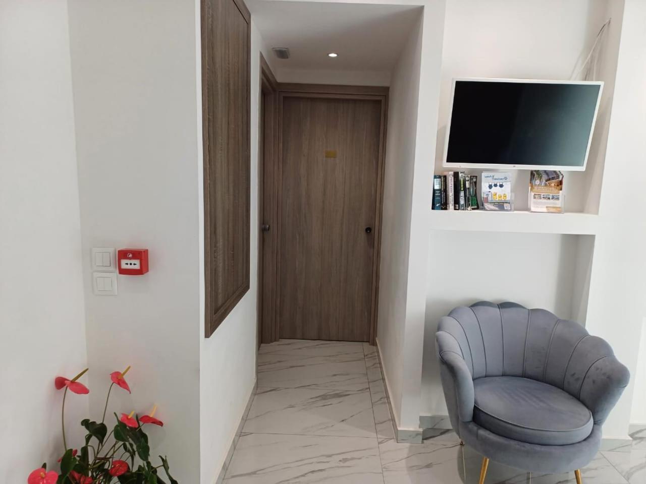 Deluxe Hotel