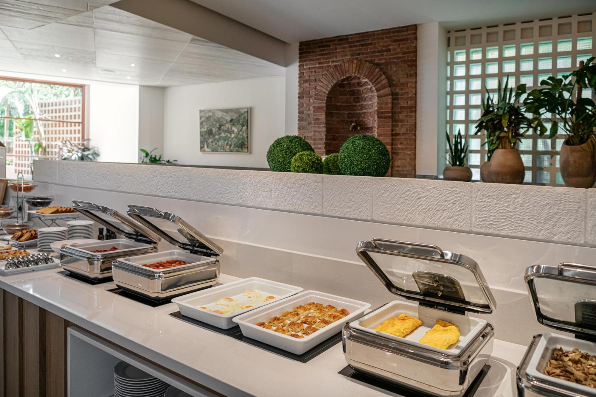 Civitel Akali Hotel 4*
