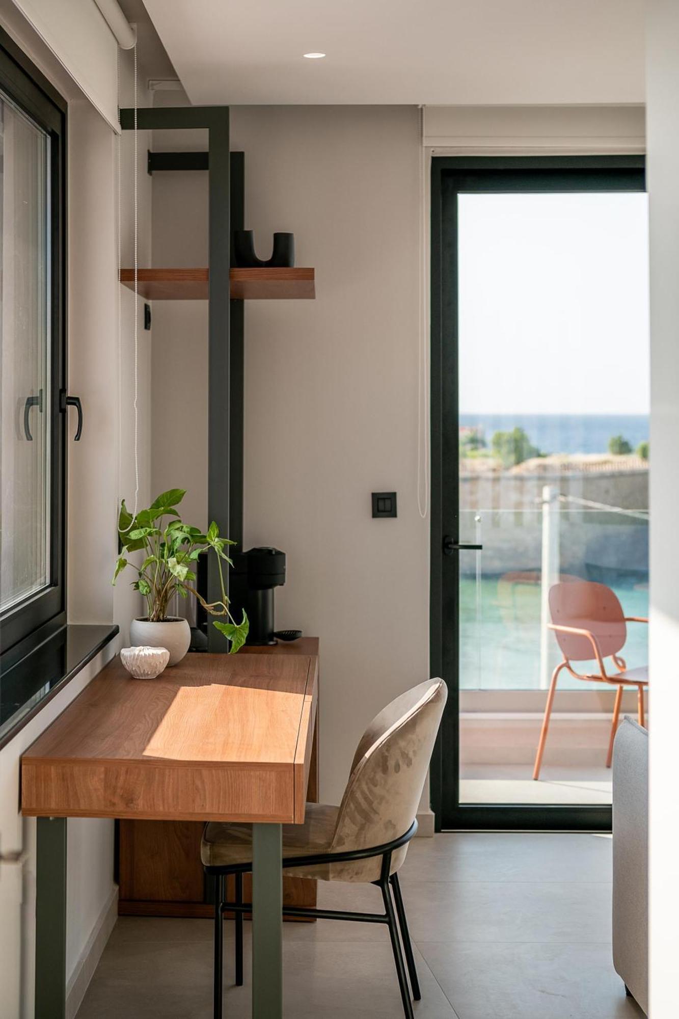 Hotel Theta Boutique Chrissi Akti Chania