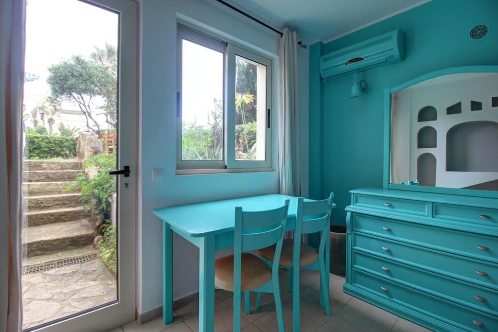 Apartment Elias 3-bedroom On The Beach With Pool *
