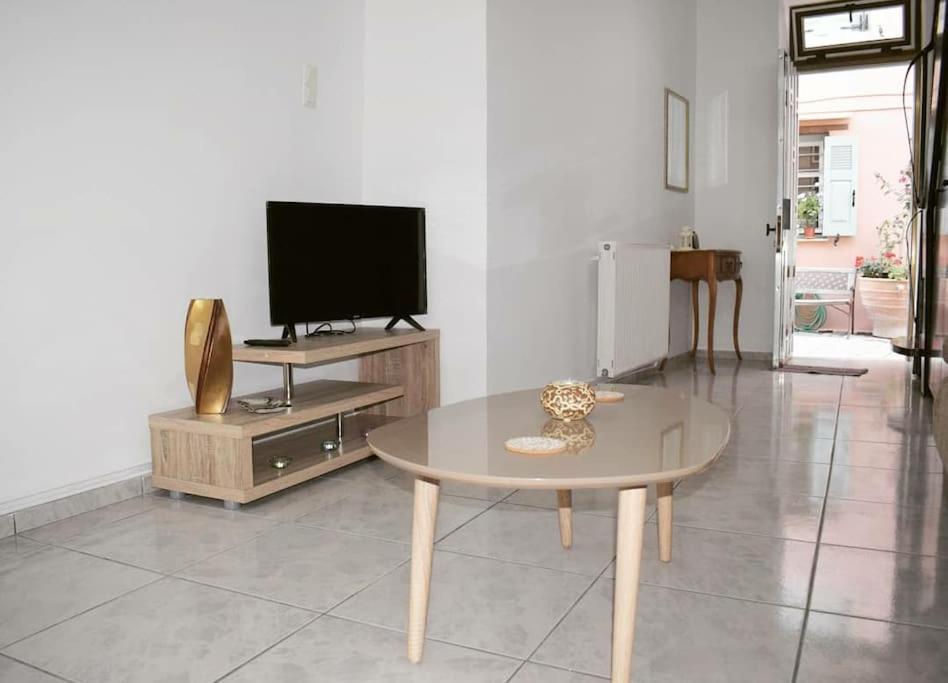 Archo's Place-best Location In The Old Town