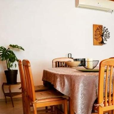 House Beside Lemon Tree Vakantiehuis
