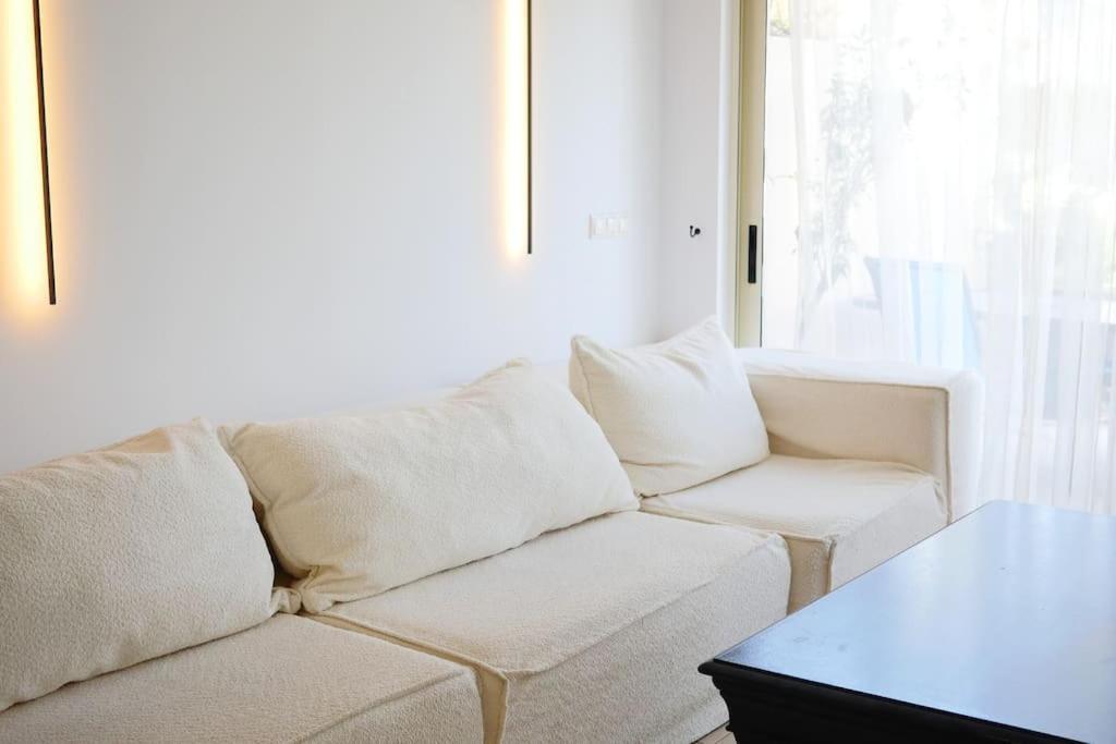 Elias 1-bedroom On The With Pool Apartment