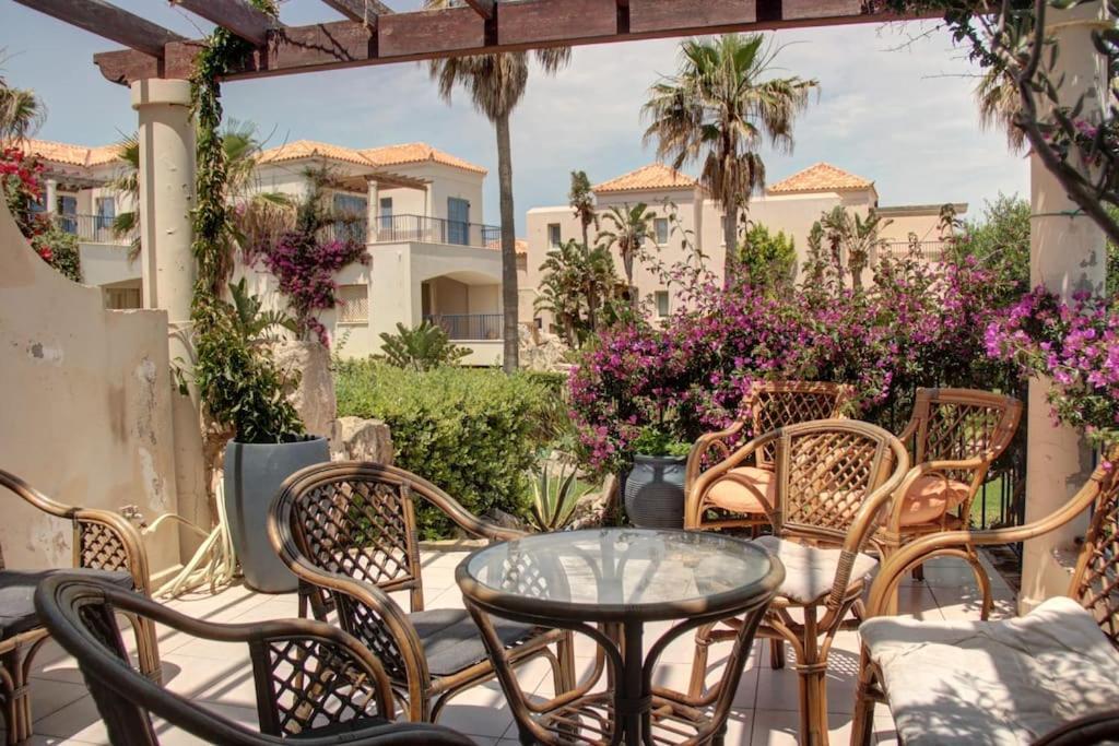 Elias 1-bedroom On The With Pool Apartment