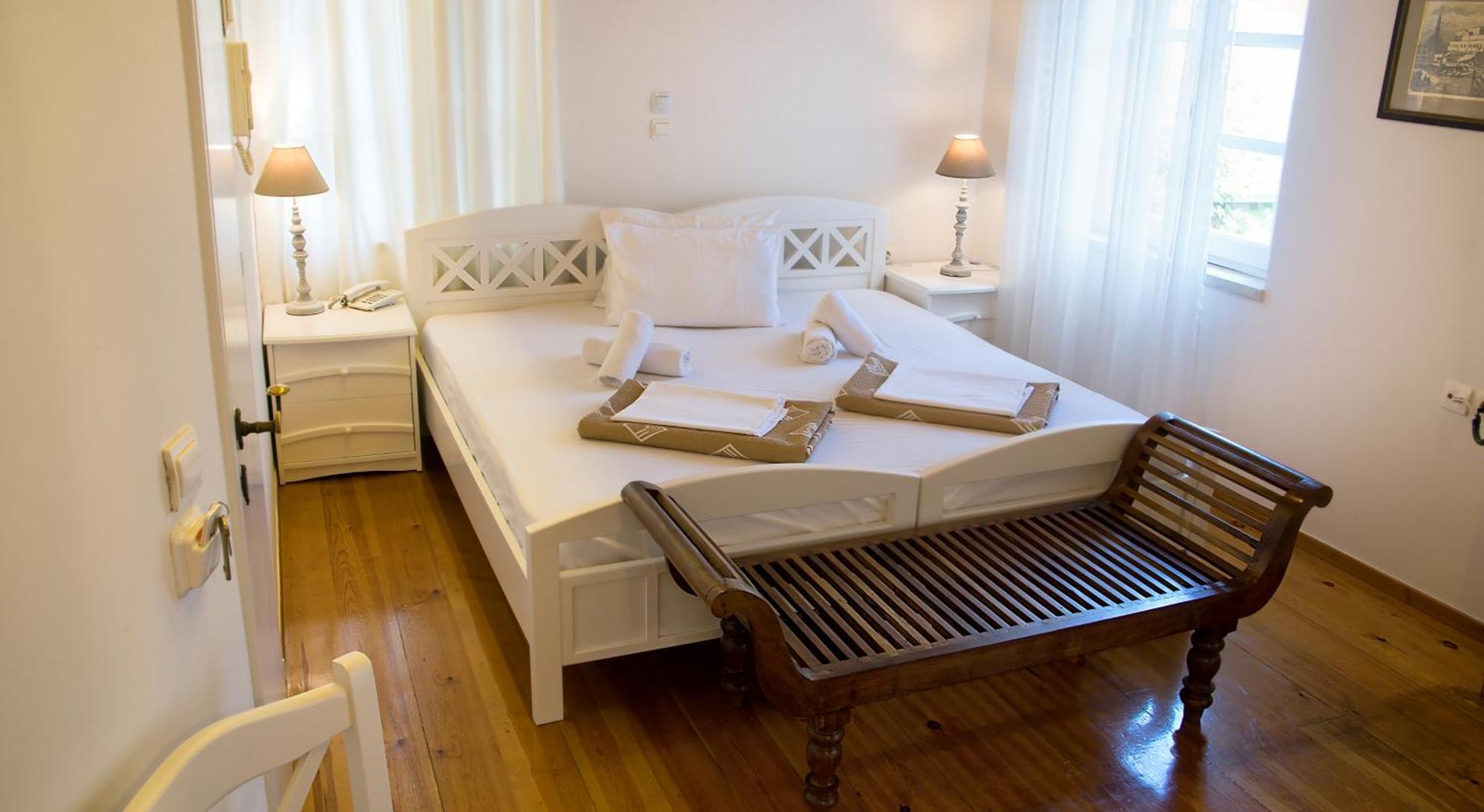 Ontas Traditional Hotel Chania (Crete)