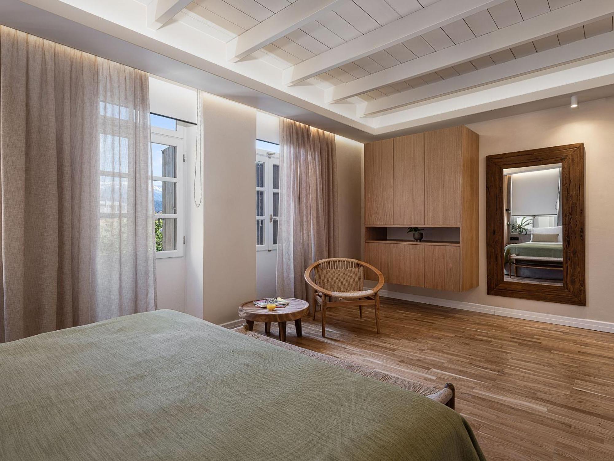 Lithinon Luxury Suites Free Parking *