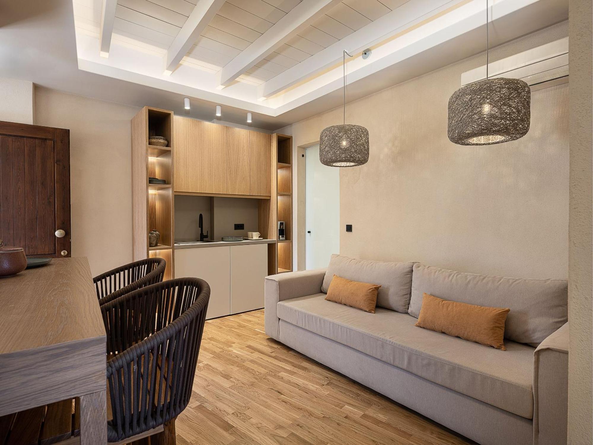 Lithinon Luxury Suites Free Parking