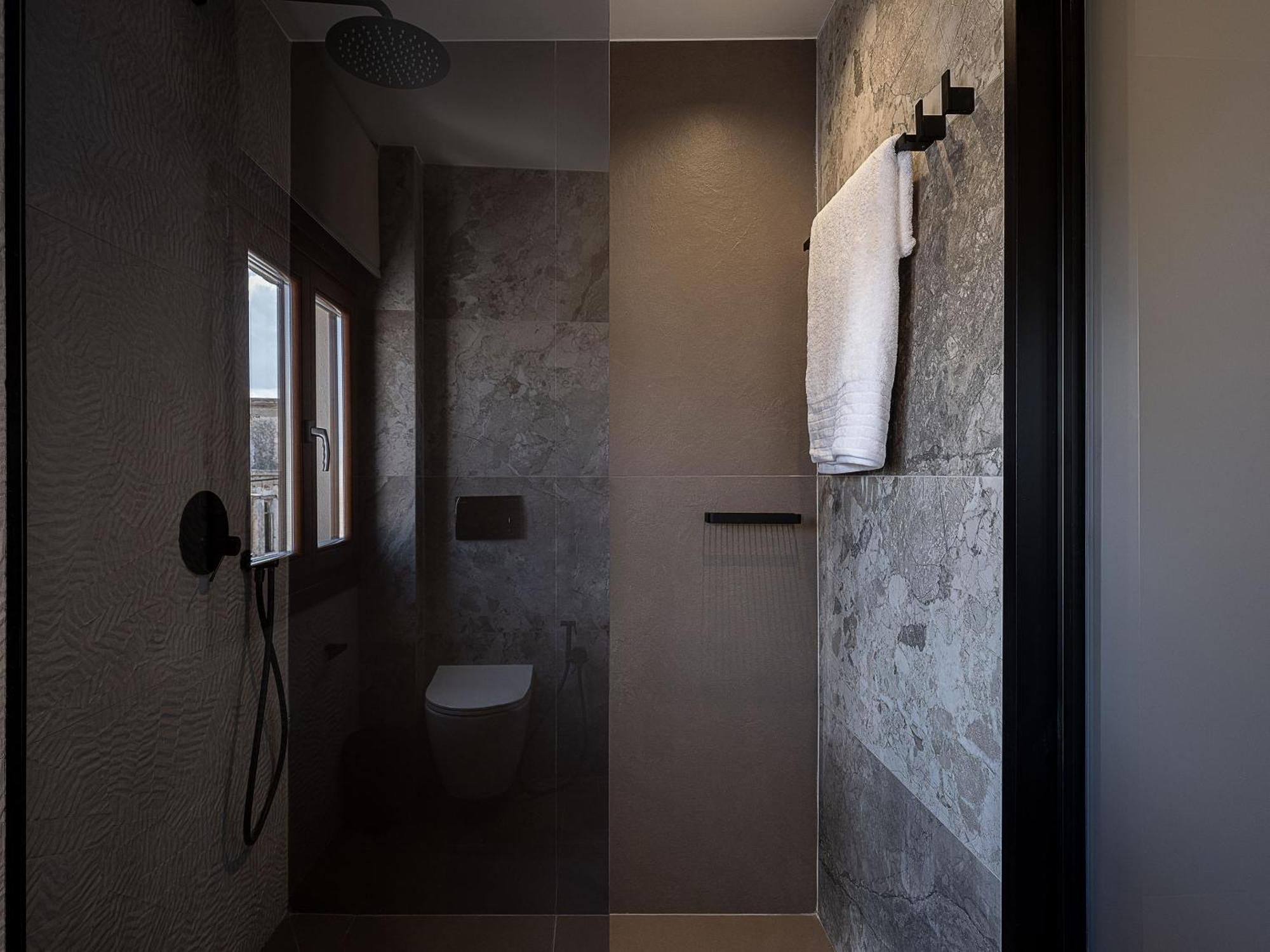 Ethos * Chrissi Akti Chania
