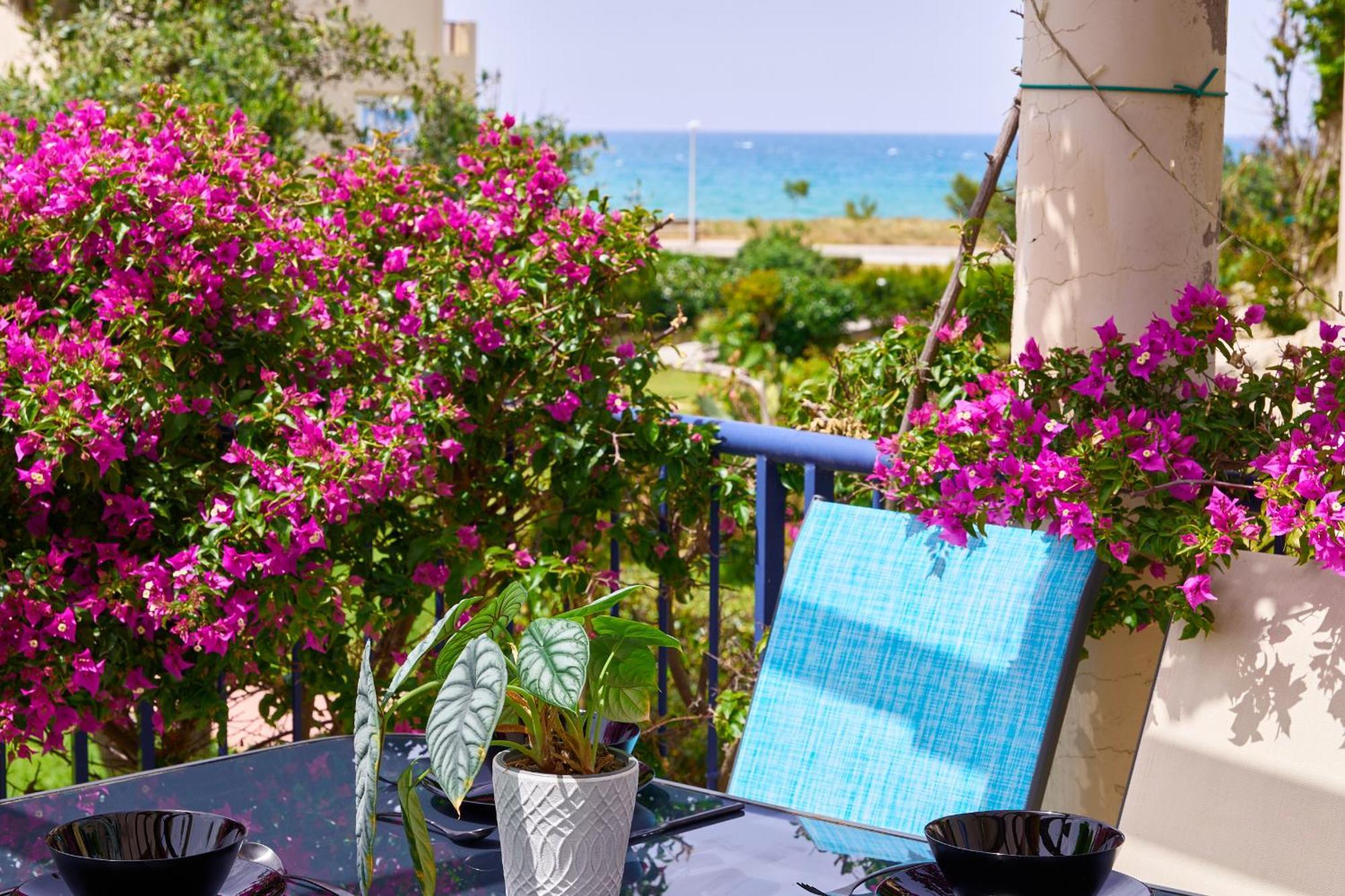 Elias 3-bedroom On The Beach With Pool