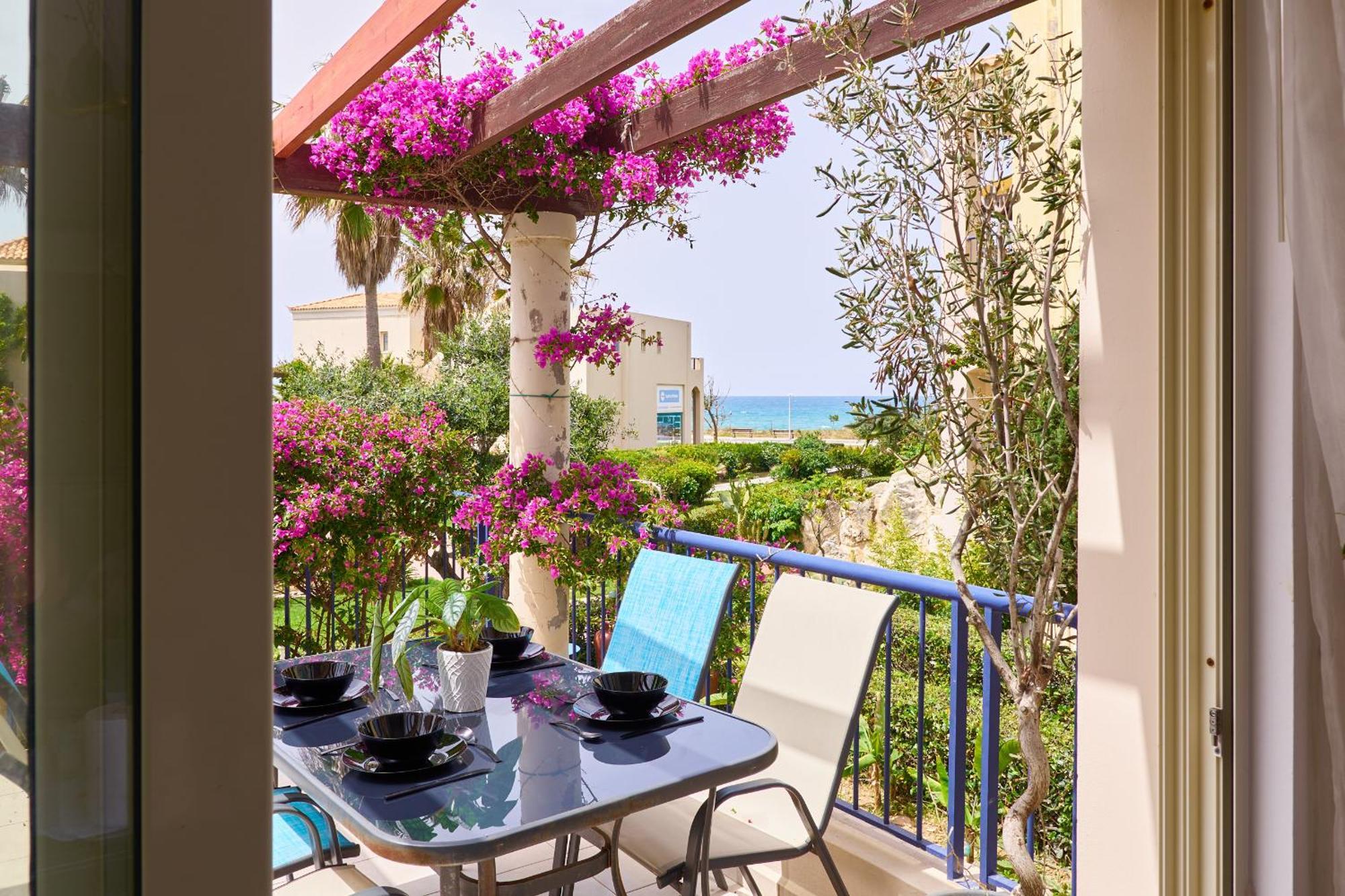 Elias 3-bedroom On The Beach With Pool Chania (Crete)