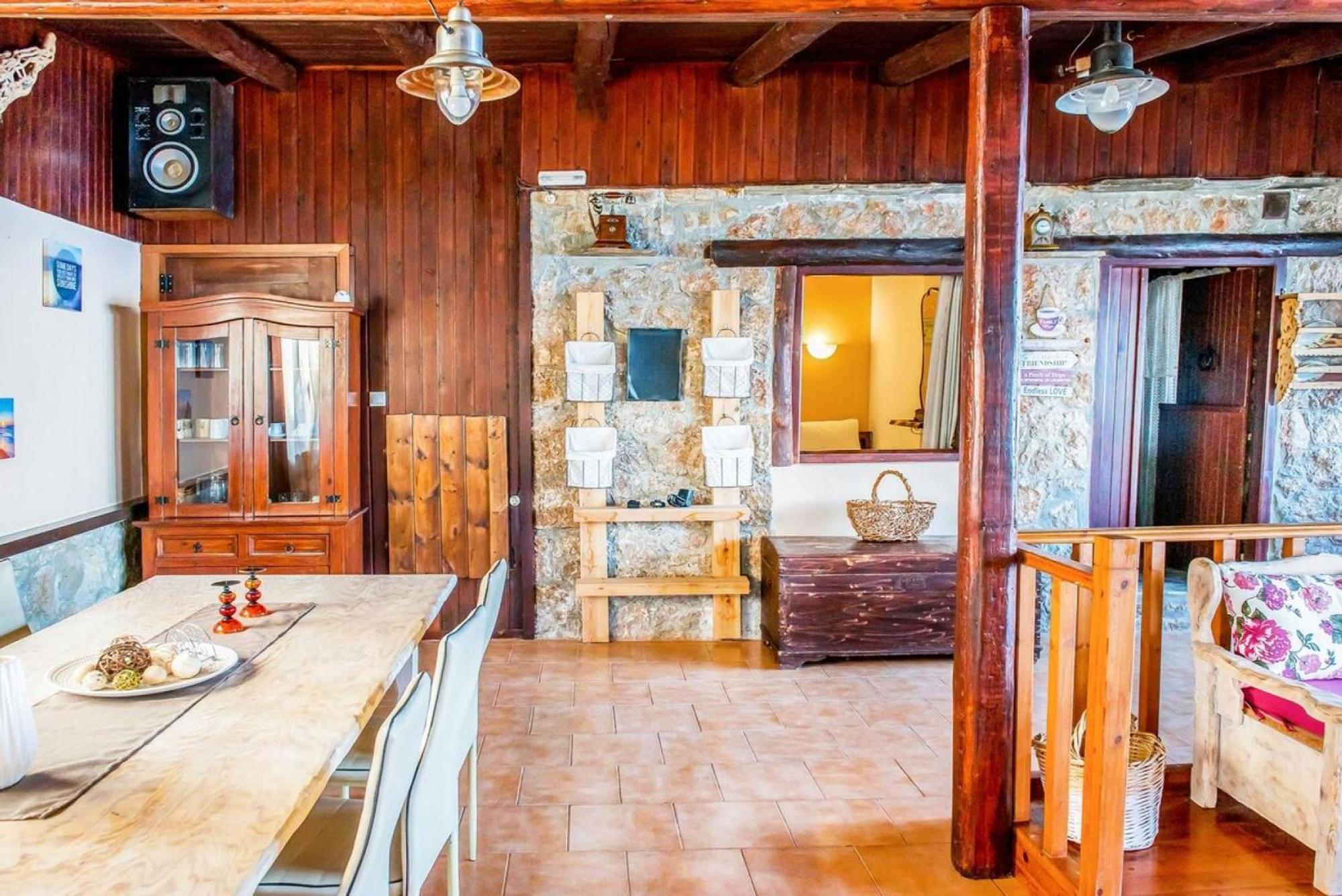 Villa Akrolithos With Private Pool