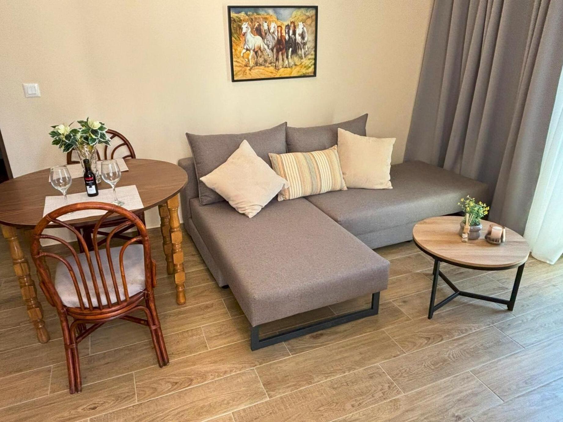 Apartment Rodon Manor