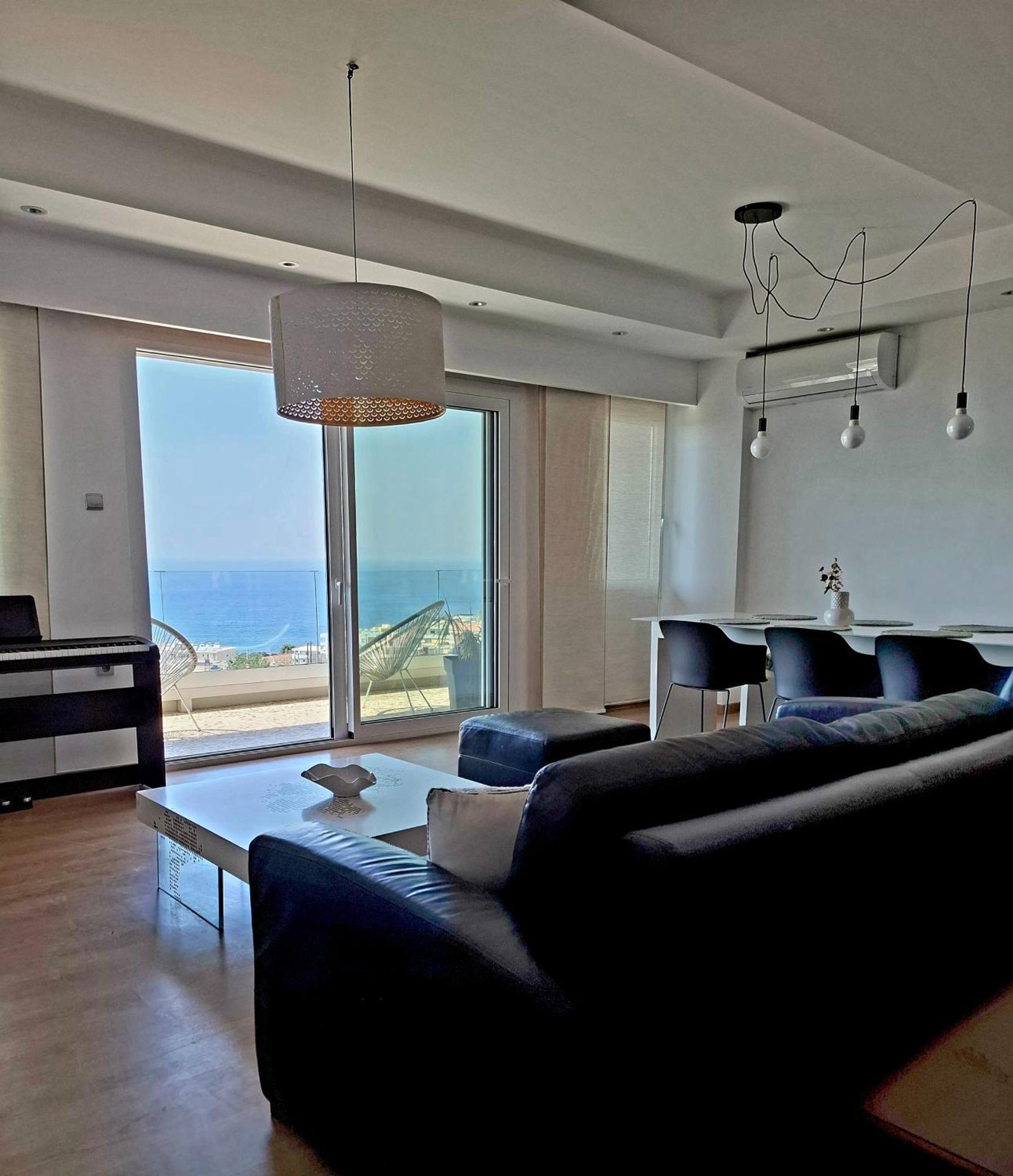 Upapartment Apartment *