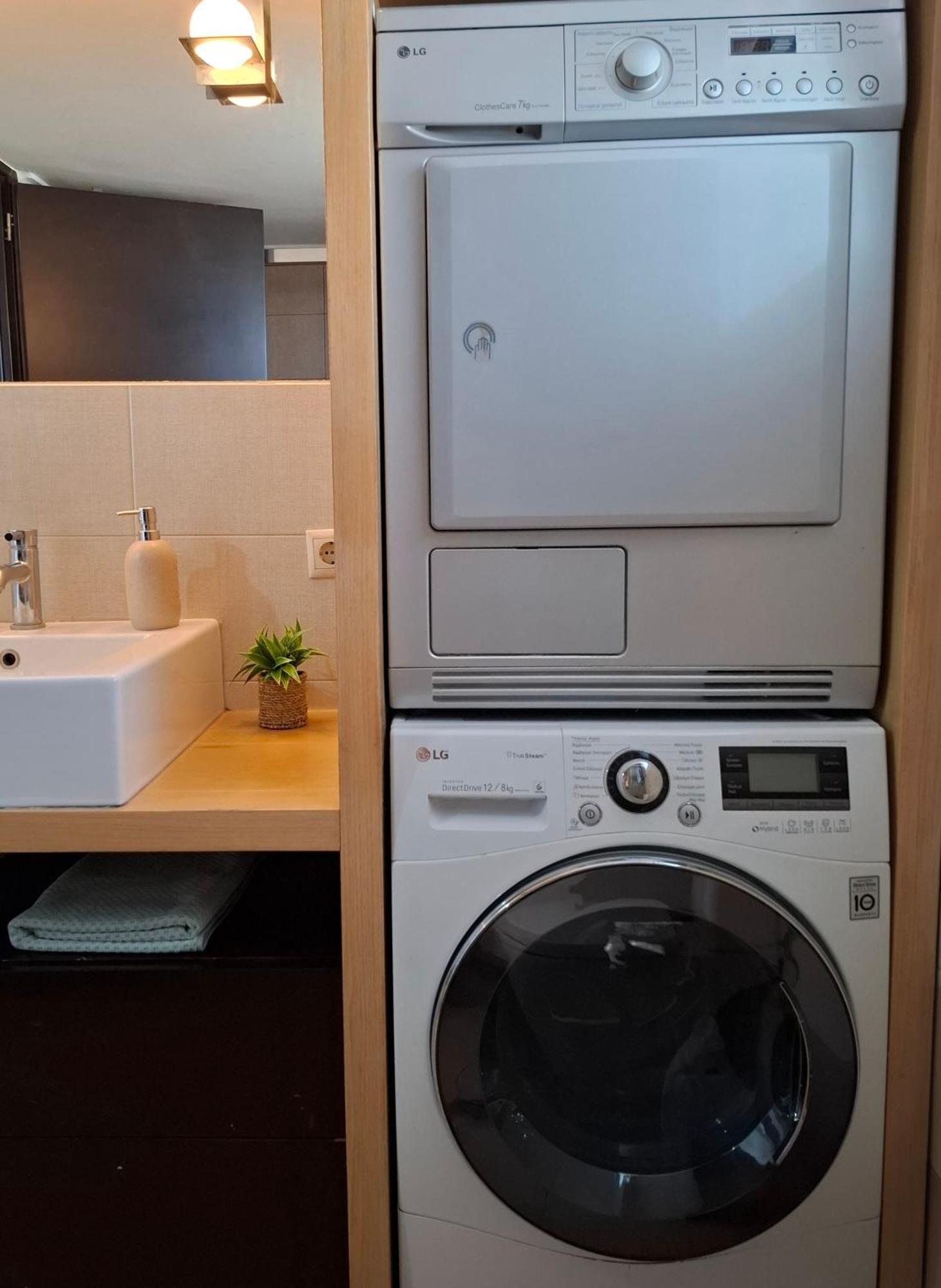 Upapartment Apartment *
