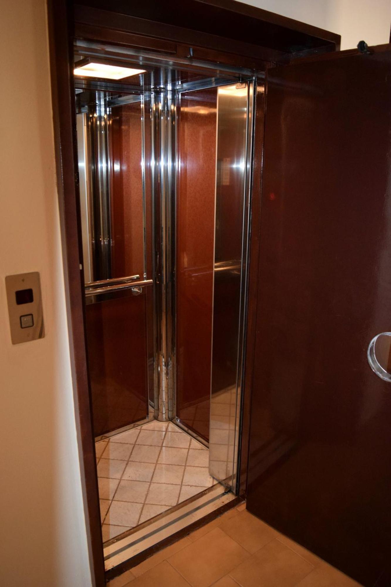 Apartment Rodon Manor