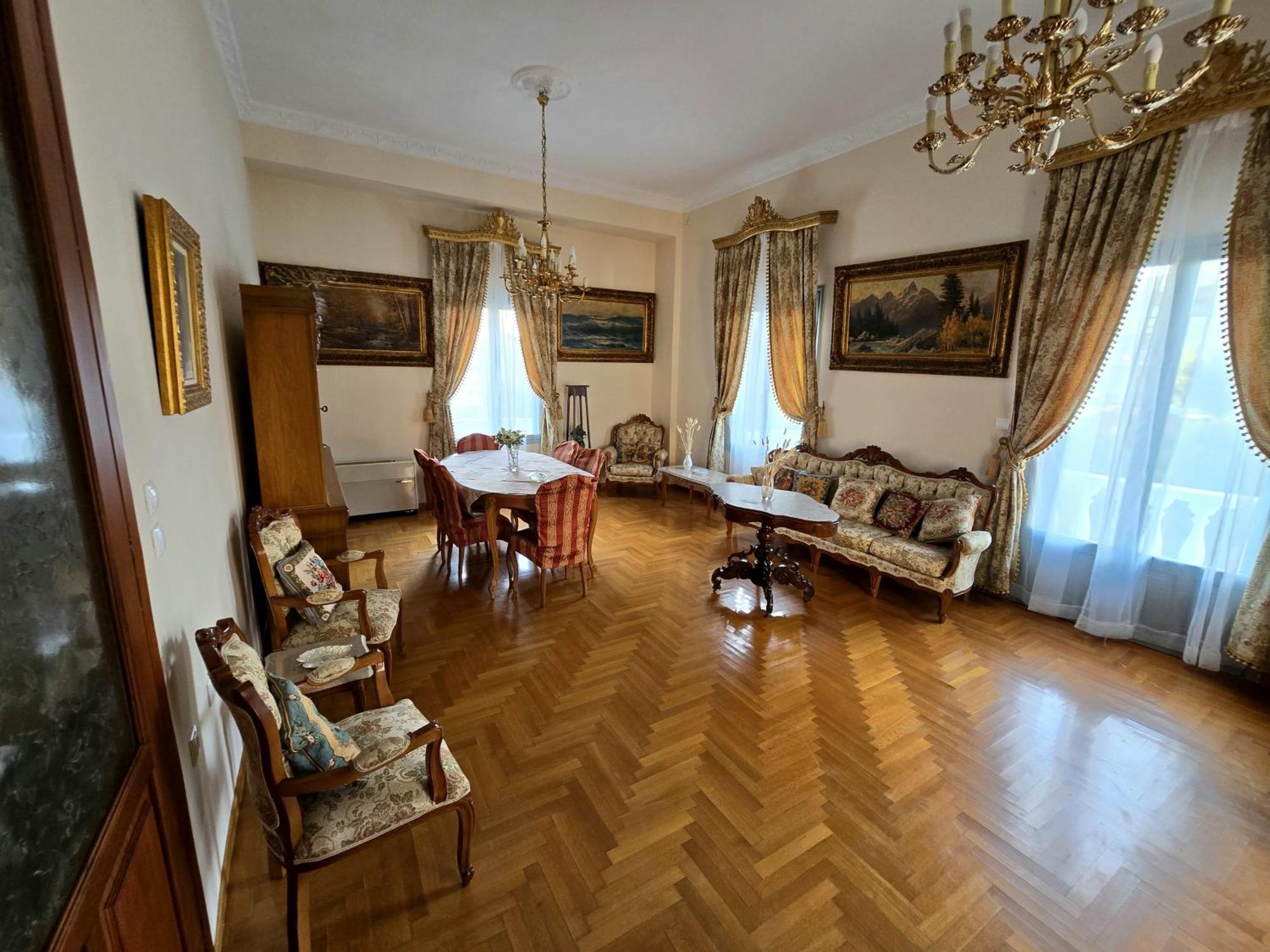 Rodon Manor Apartment