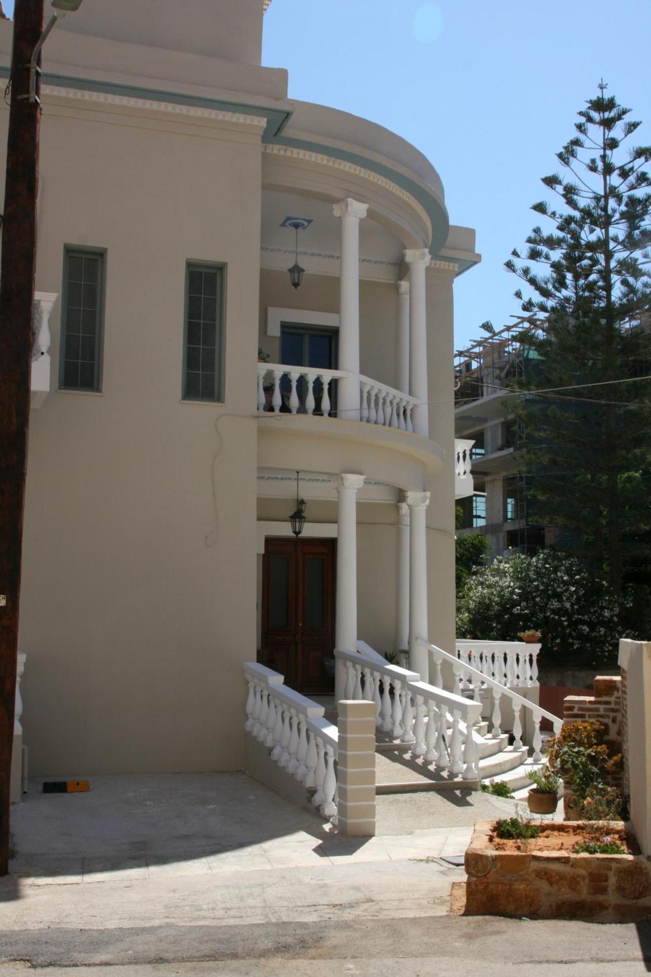 Rodon Manor Apartment
