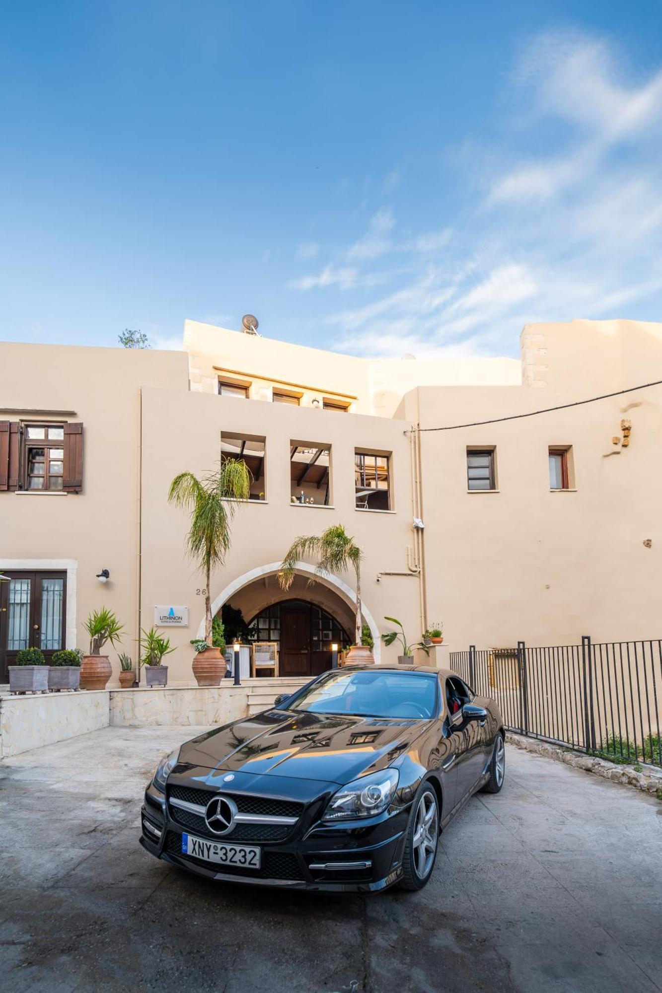 Lithinon Luxury Suites Free Parking