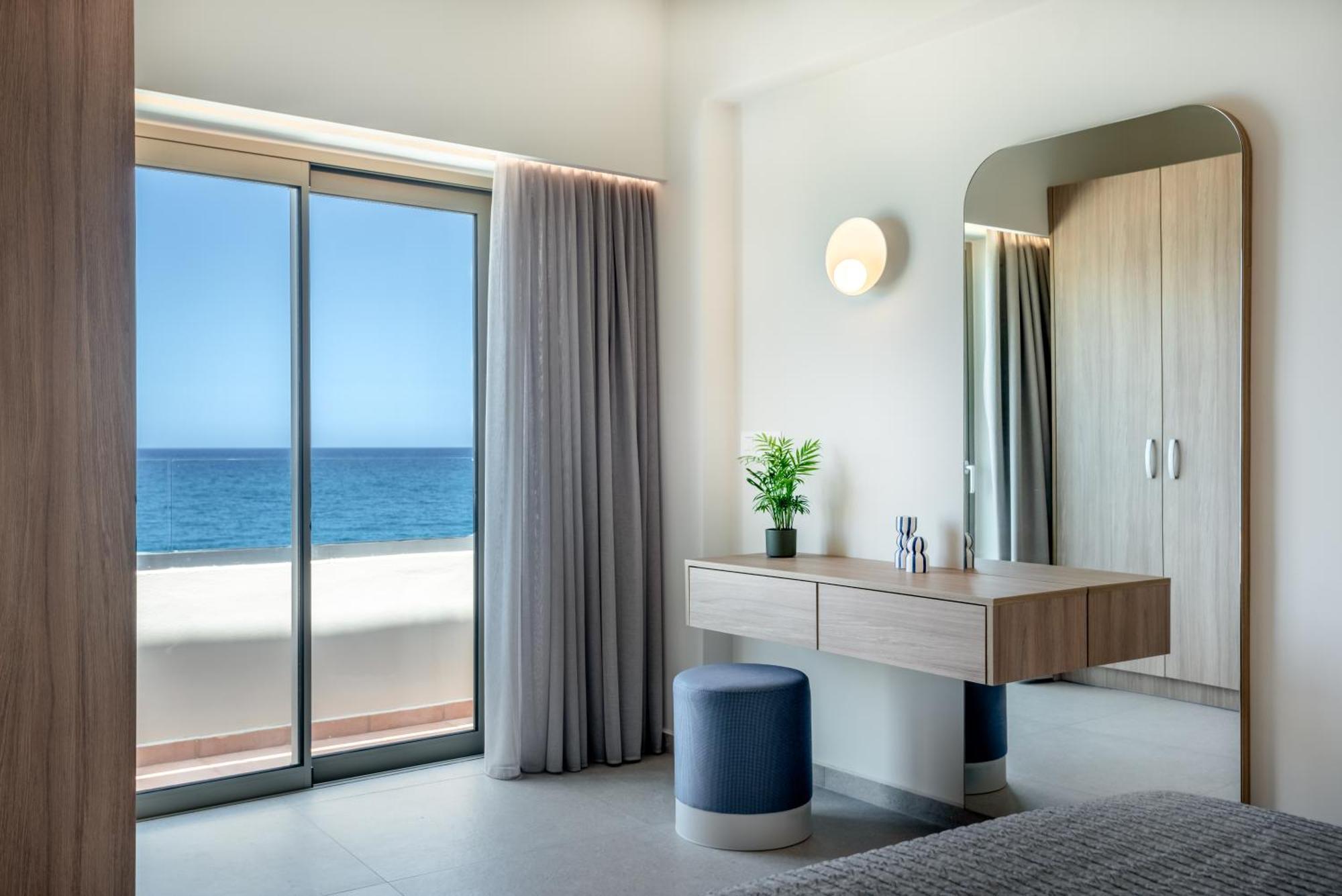 Blue Dome Aparthotel 3*