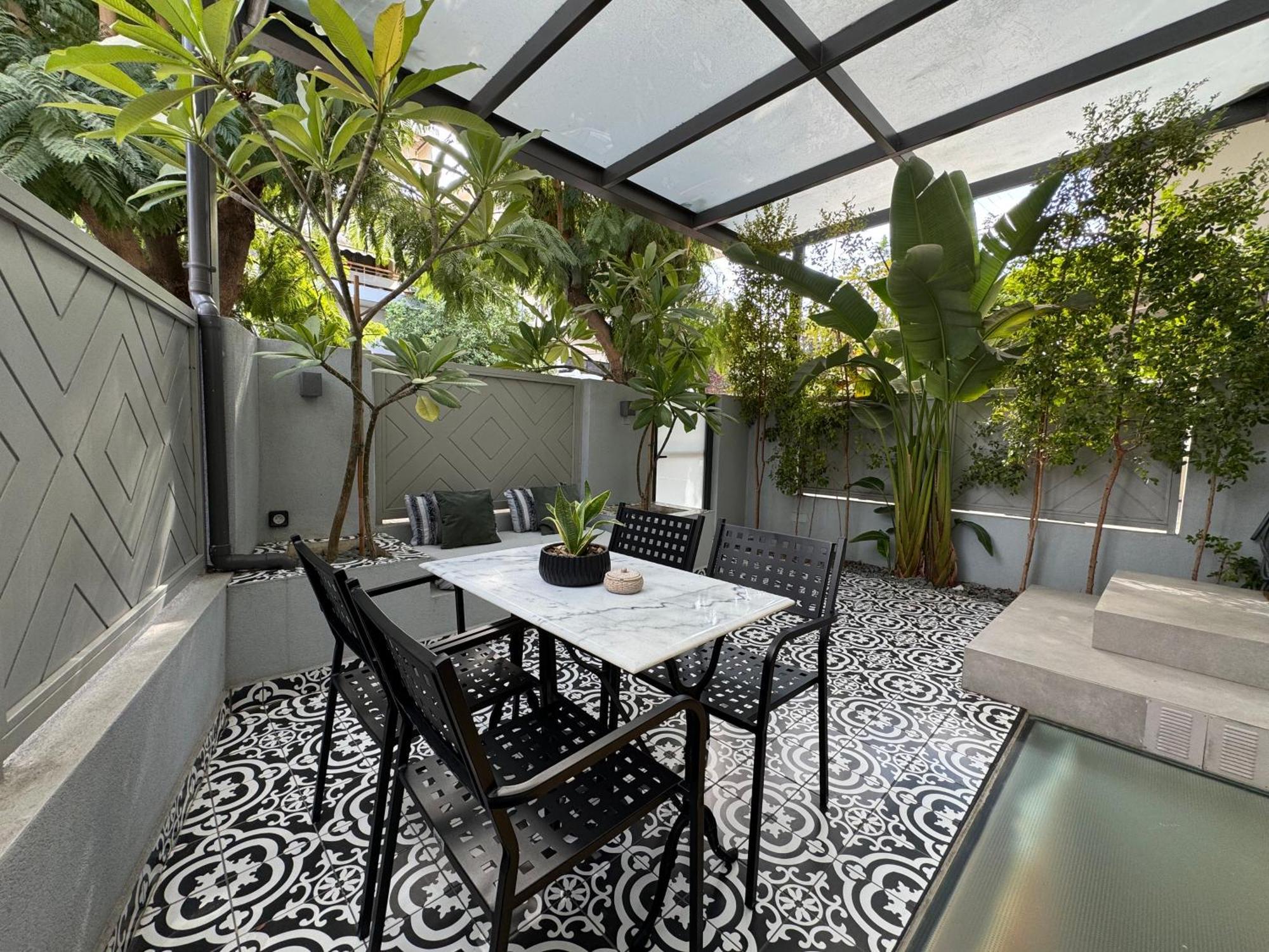 Ethyr Atrium Apartment