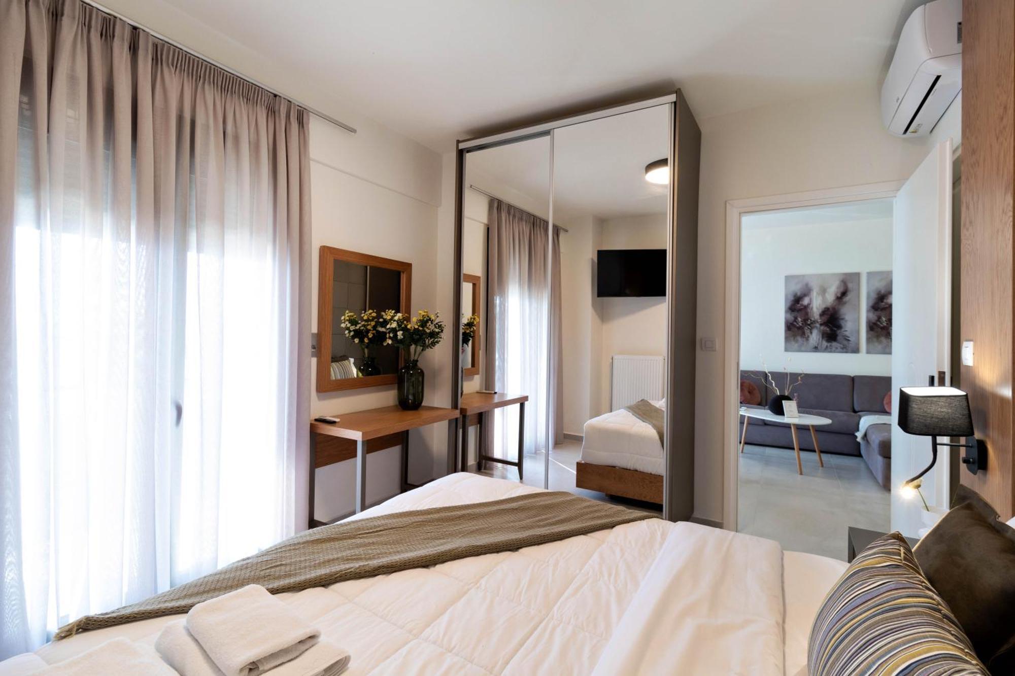 Elia Deluxe