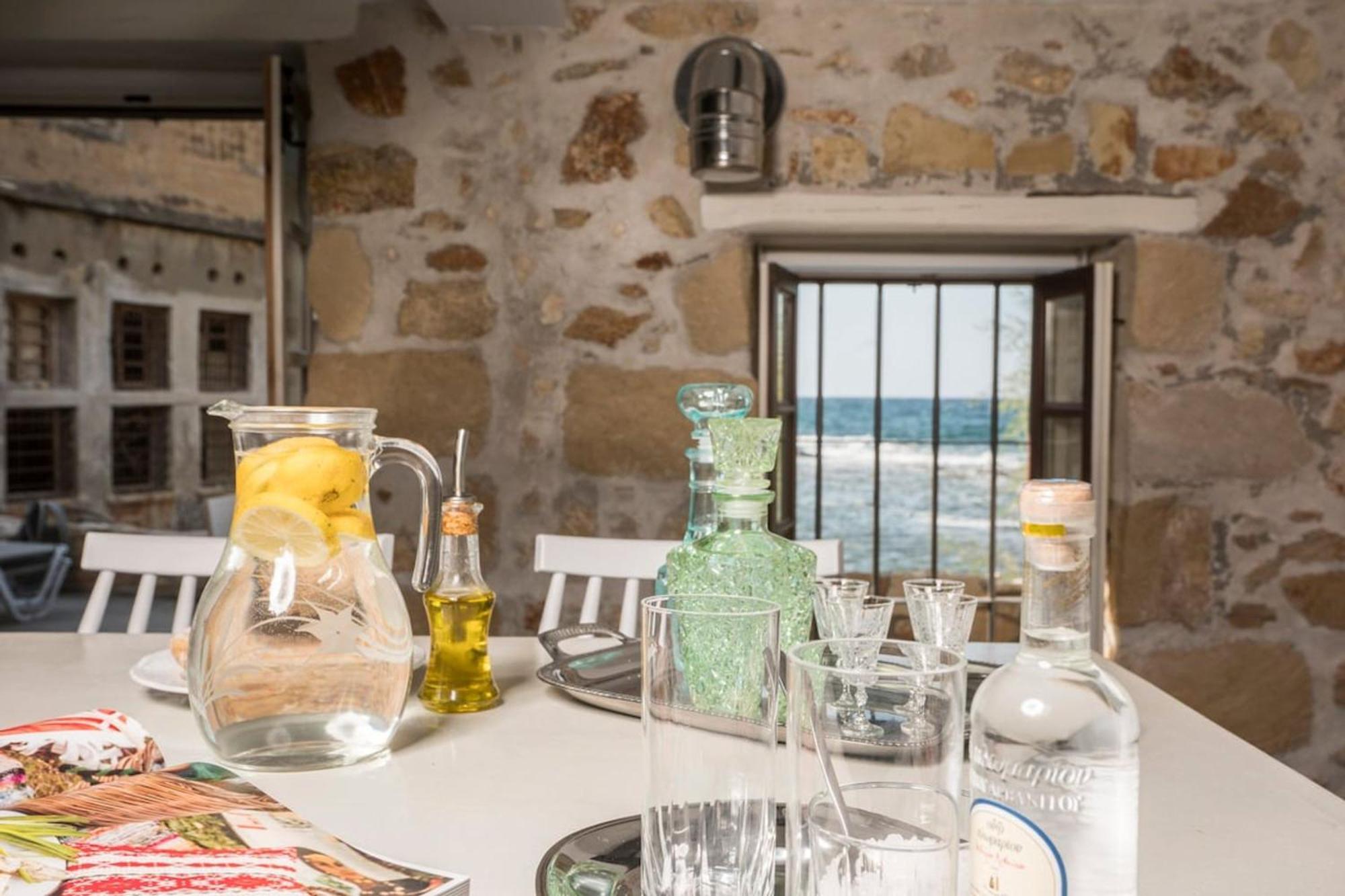 Kito- Transformed House On The Water's Edge Holiday home *