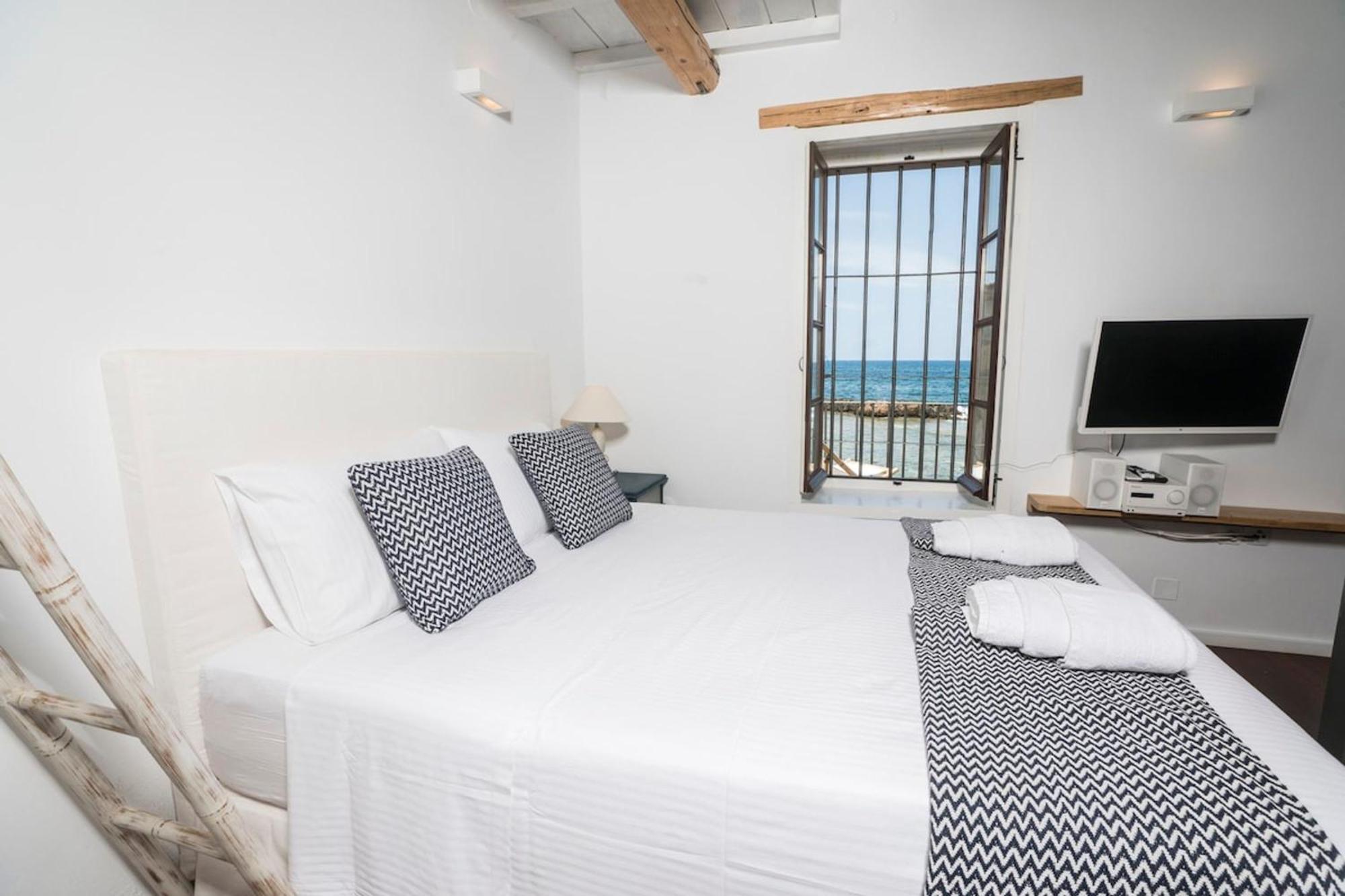 Holiday home Kito- Transformed House On The Water's Edge