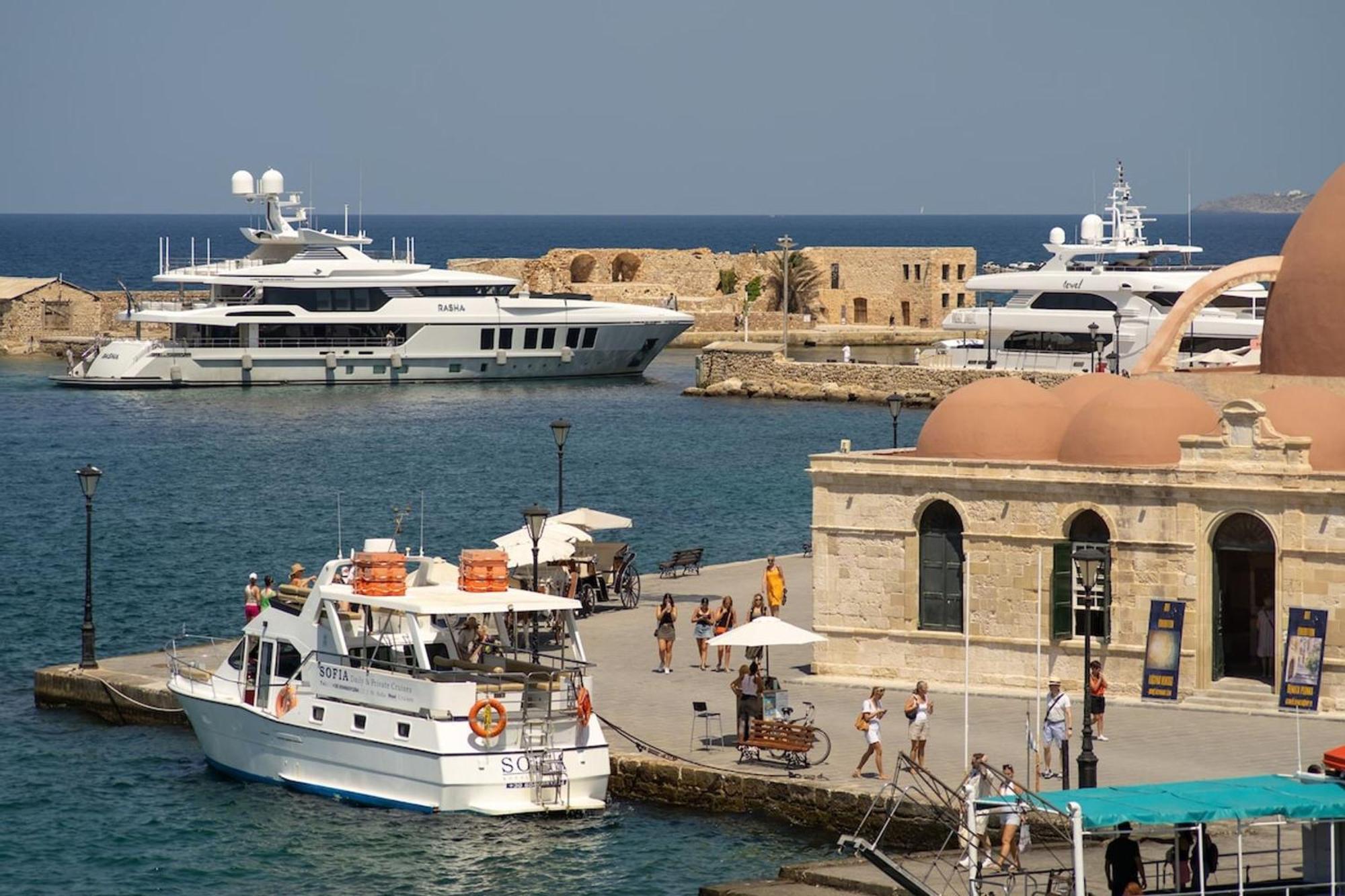 Leo 2 Bdr Overlooking The Harbor Chania (Crete)
