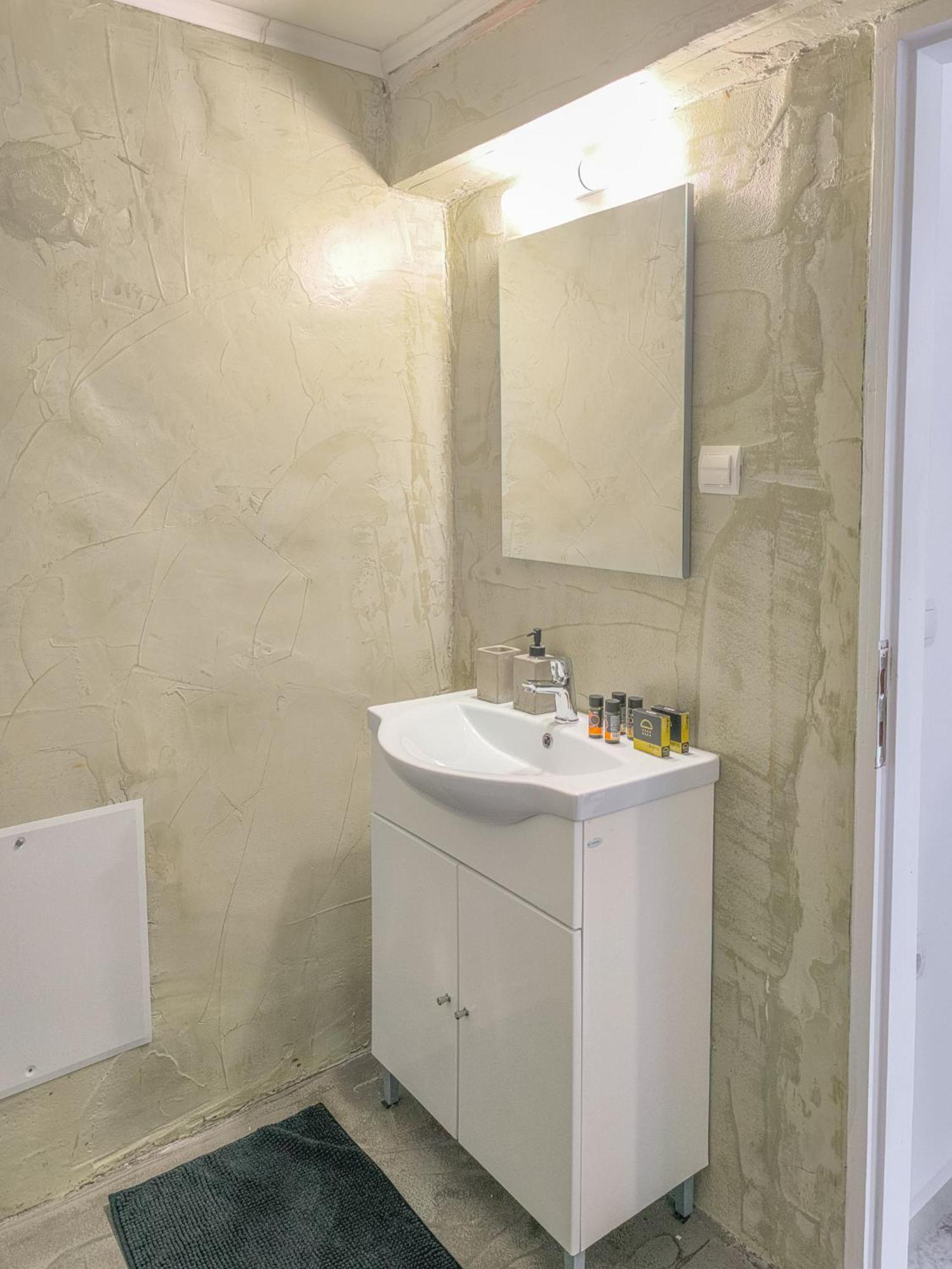 Comfy Flat With Large Terrace, Fiber Internet And Private Parking