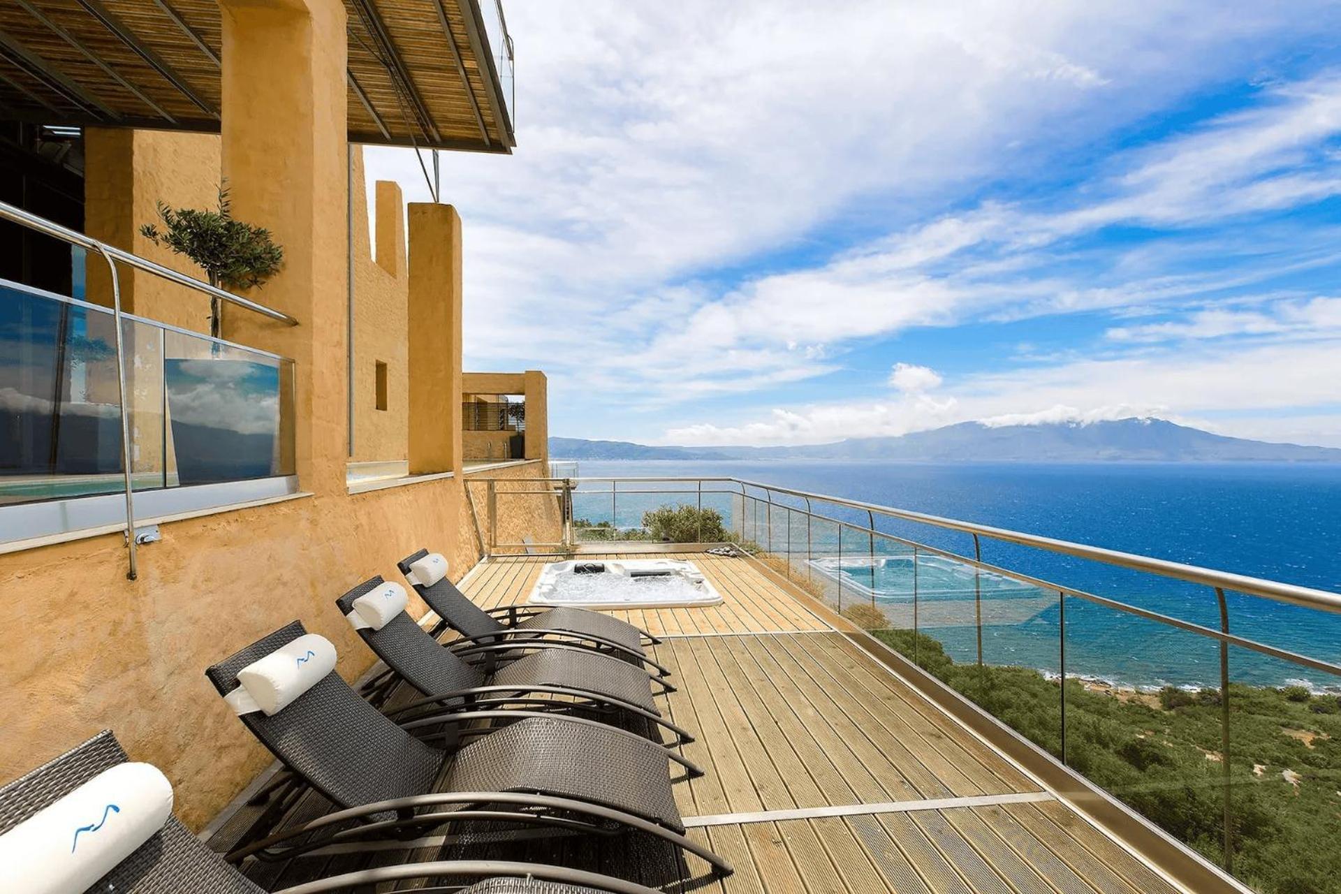 Villa Beachfront Ravdoucha Epavlis Eleni - Pool, Hot Tub, Gym, Sauna, Private Parking, Wifi