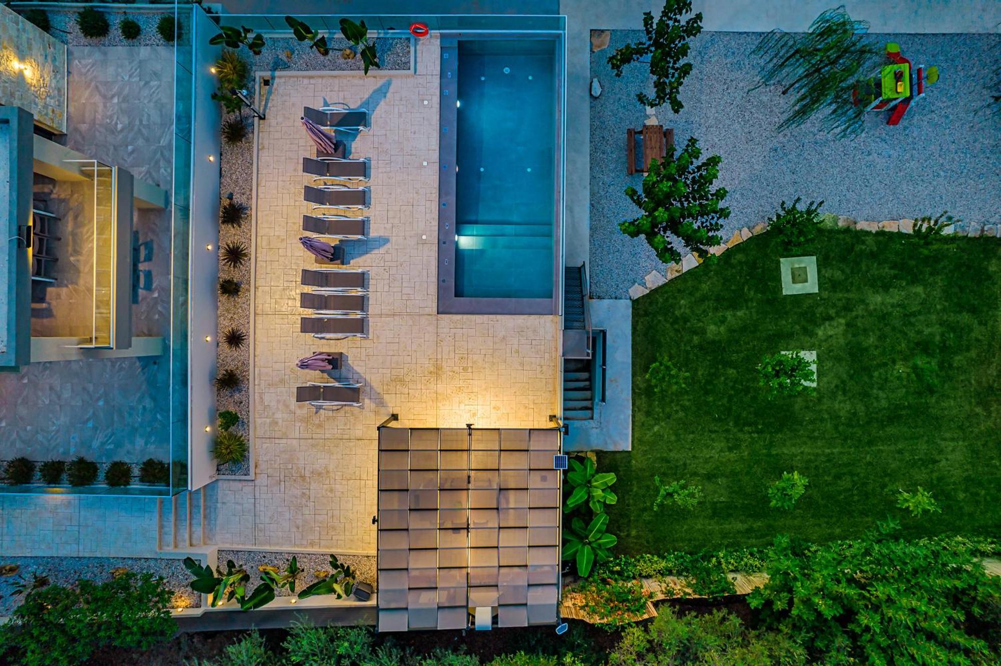 Chris With Private Ecologic Pool And Kid's Playground!