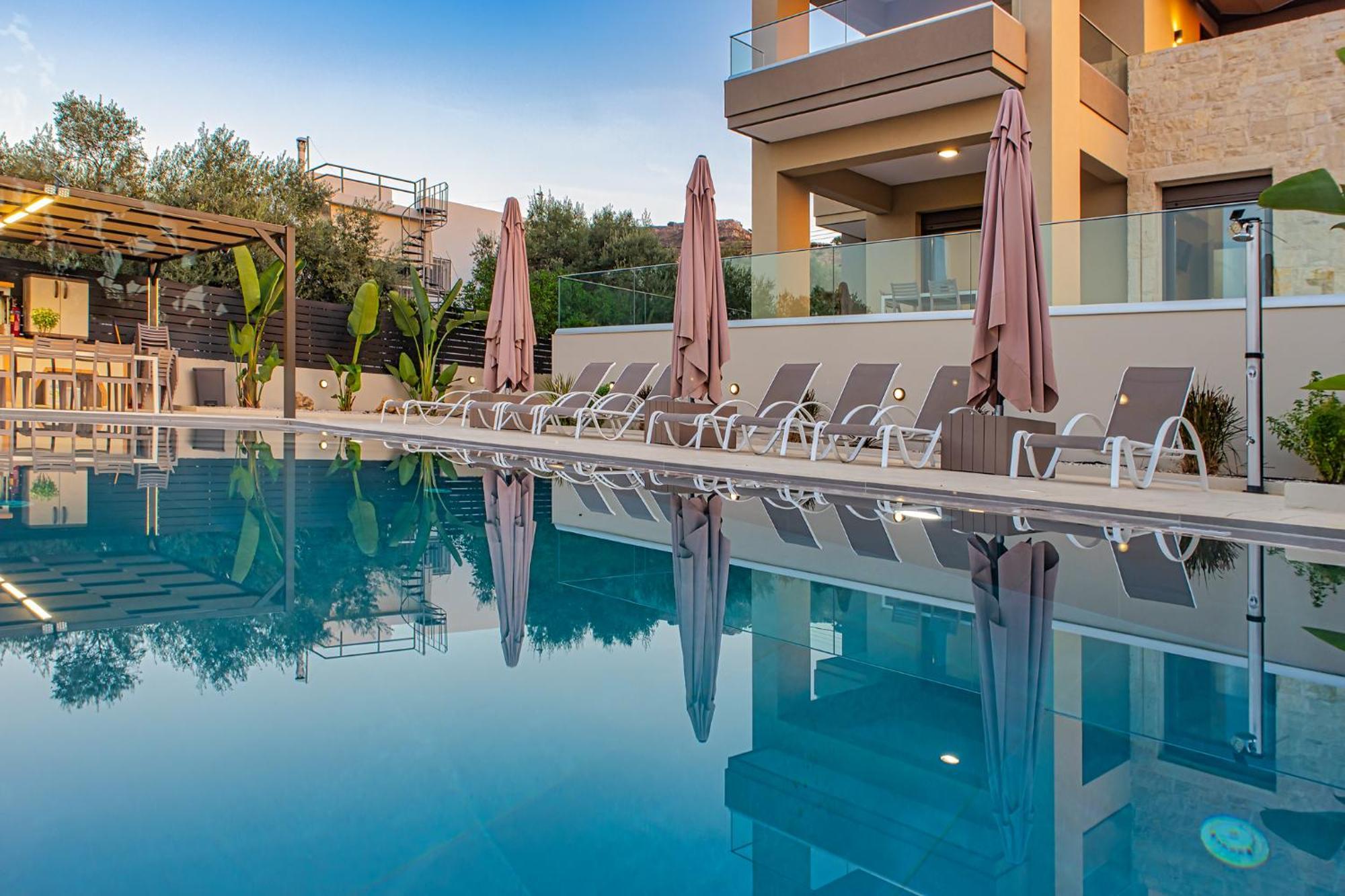 Chris With Private Ecologic Pool And Kid's Playground! Apartment Chania (Crete)
