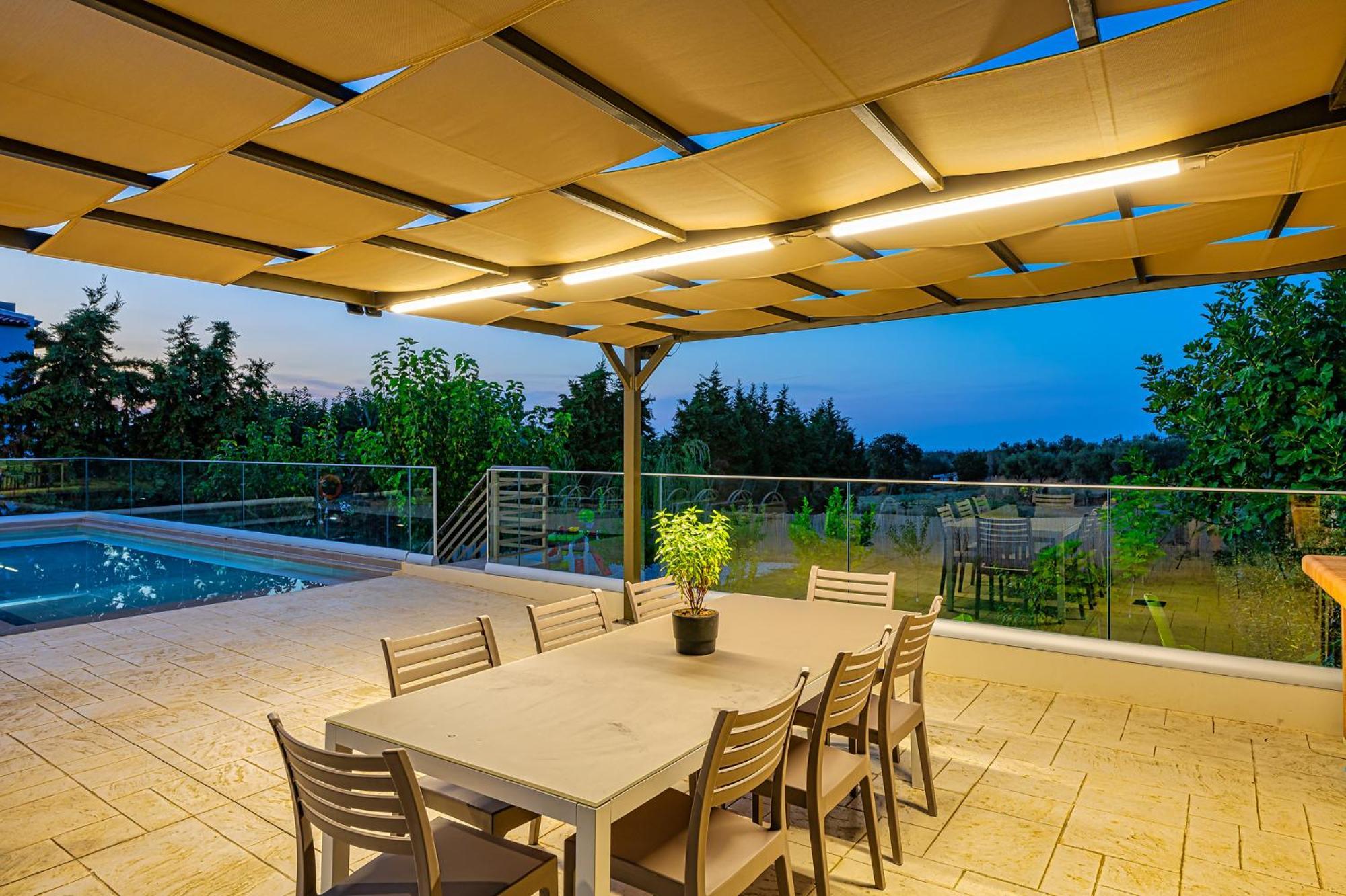 Chris With Private Ecologic Pool And Kid's Playground! *
