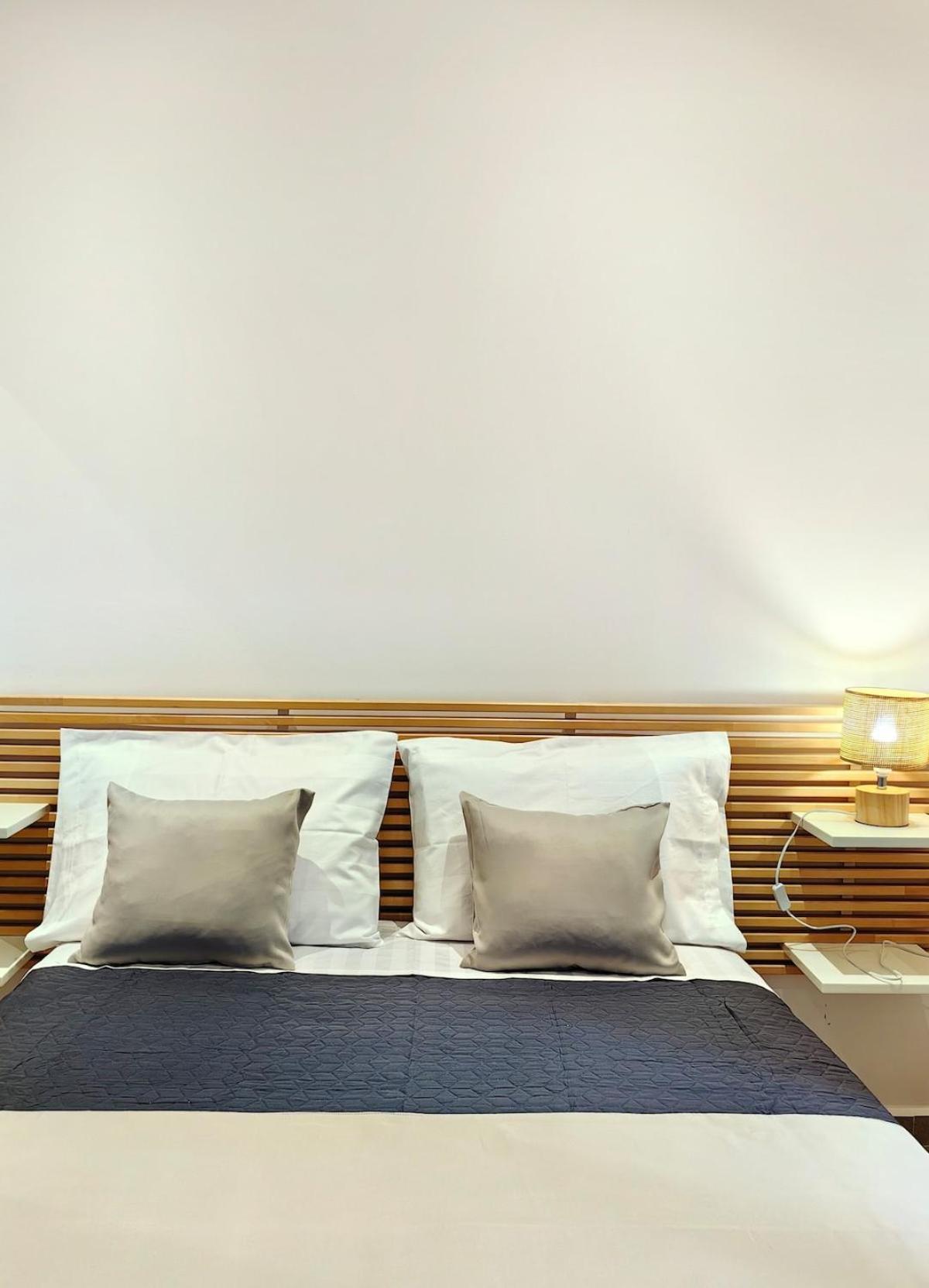 Archo's 2 Smart Location, Private Parking Apartment