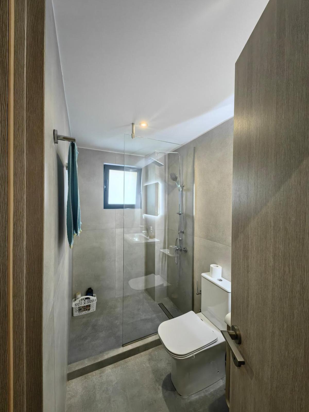 Archo's 2 Smart Location, Private Parking *