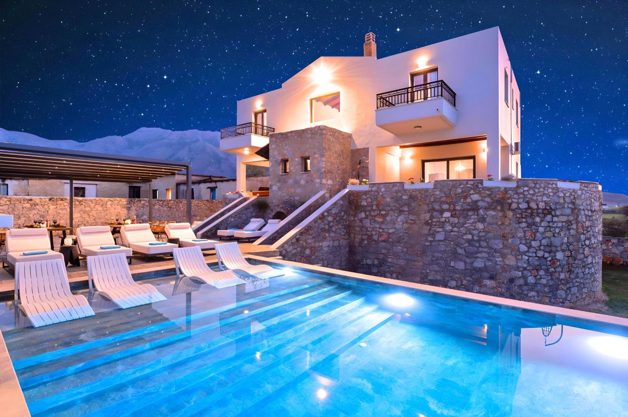 Grey Grand Private Pool Villa *
