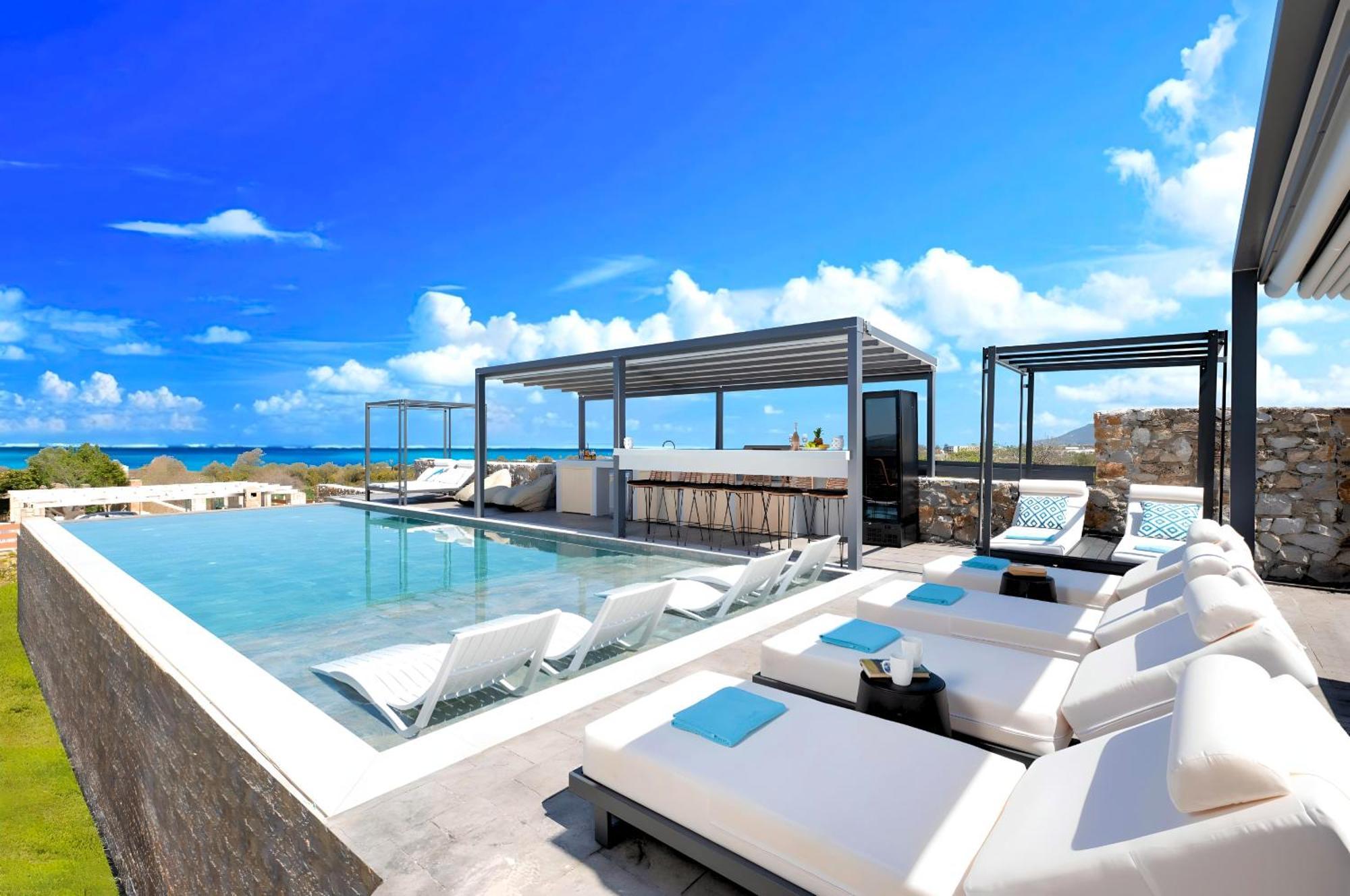 Grey Grand Private Pool Villa *