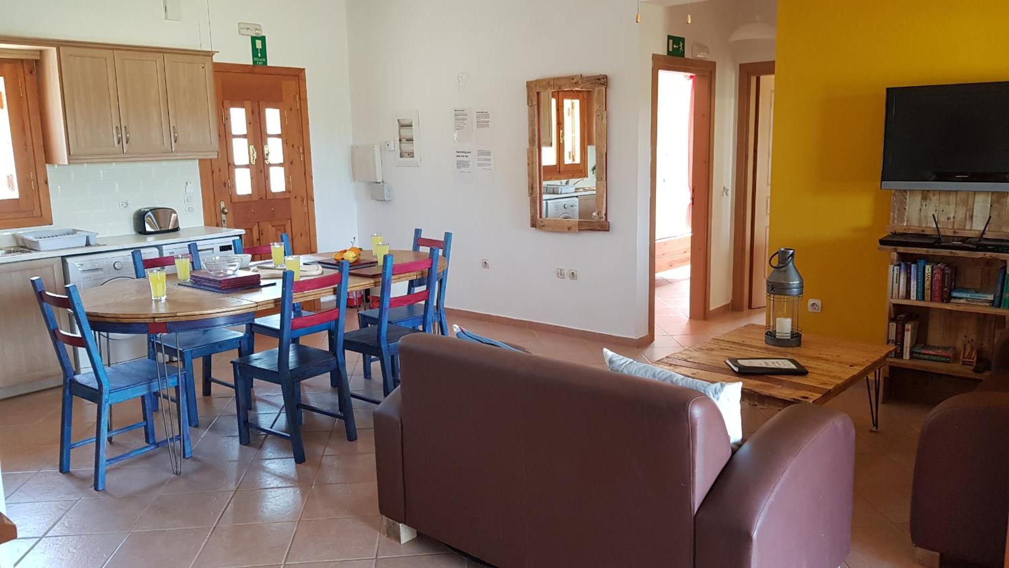 Selene, Mountain Views, No Stairs, 2 Km From Villa
