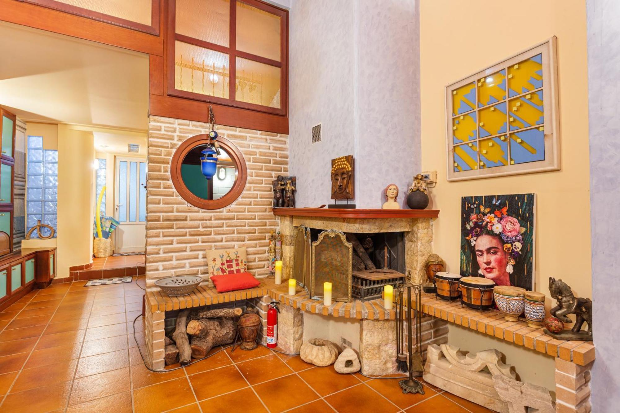 Gallery Art Loft, Chania, Crete Apartment
