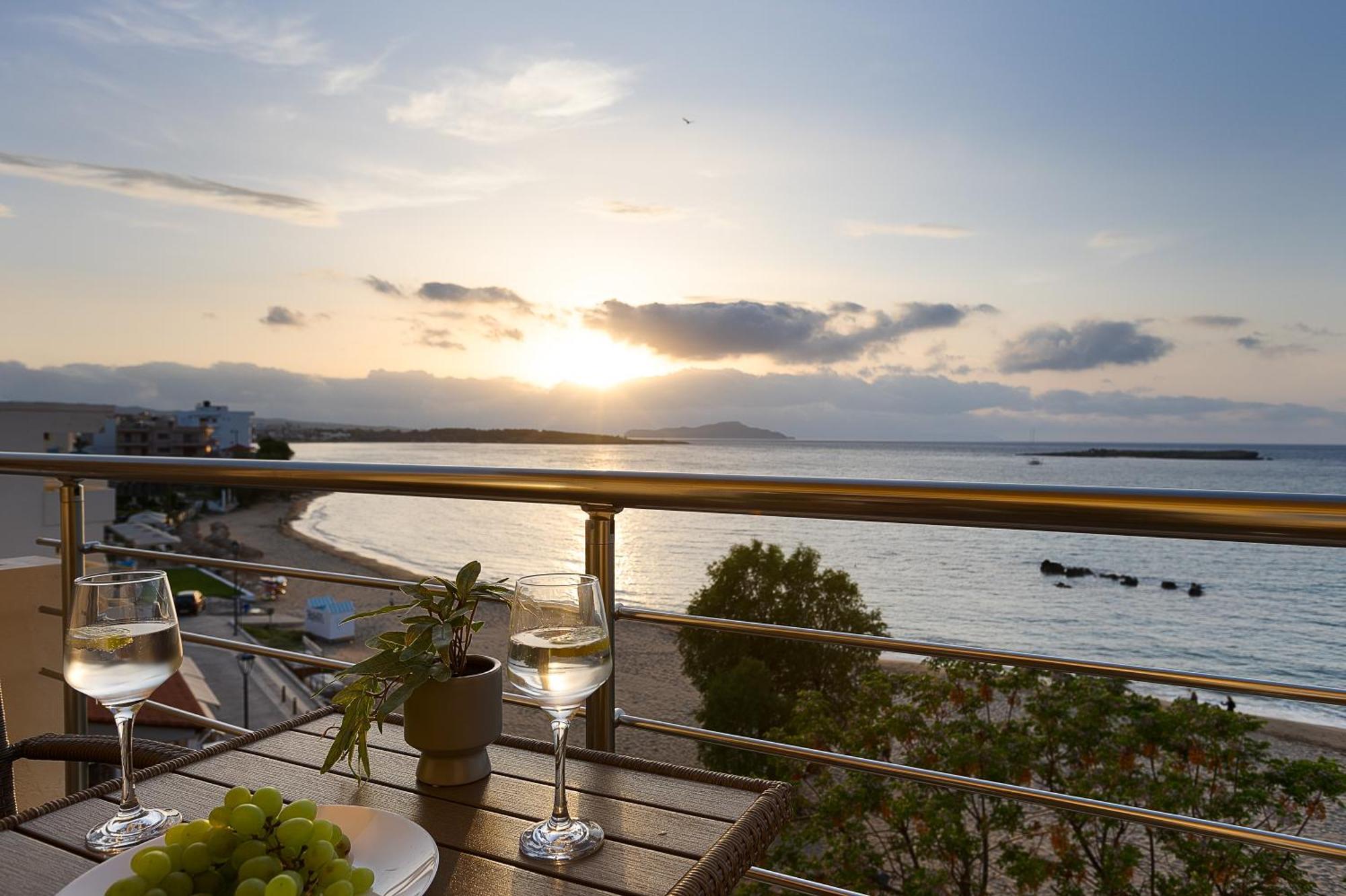 Aparthotel Neachora Beachfront