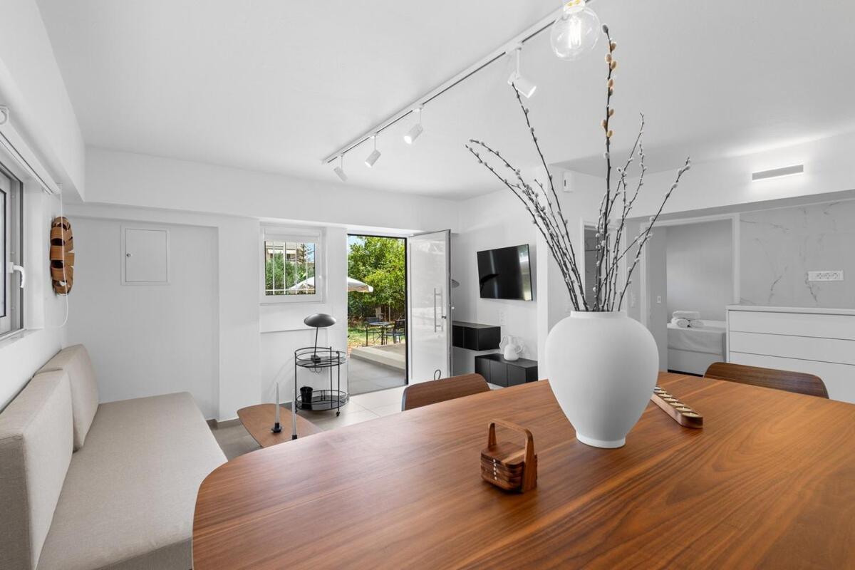 6622 Luxury With Shared Pool Apartment *