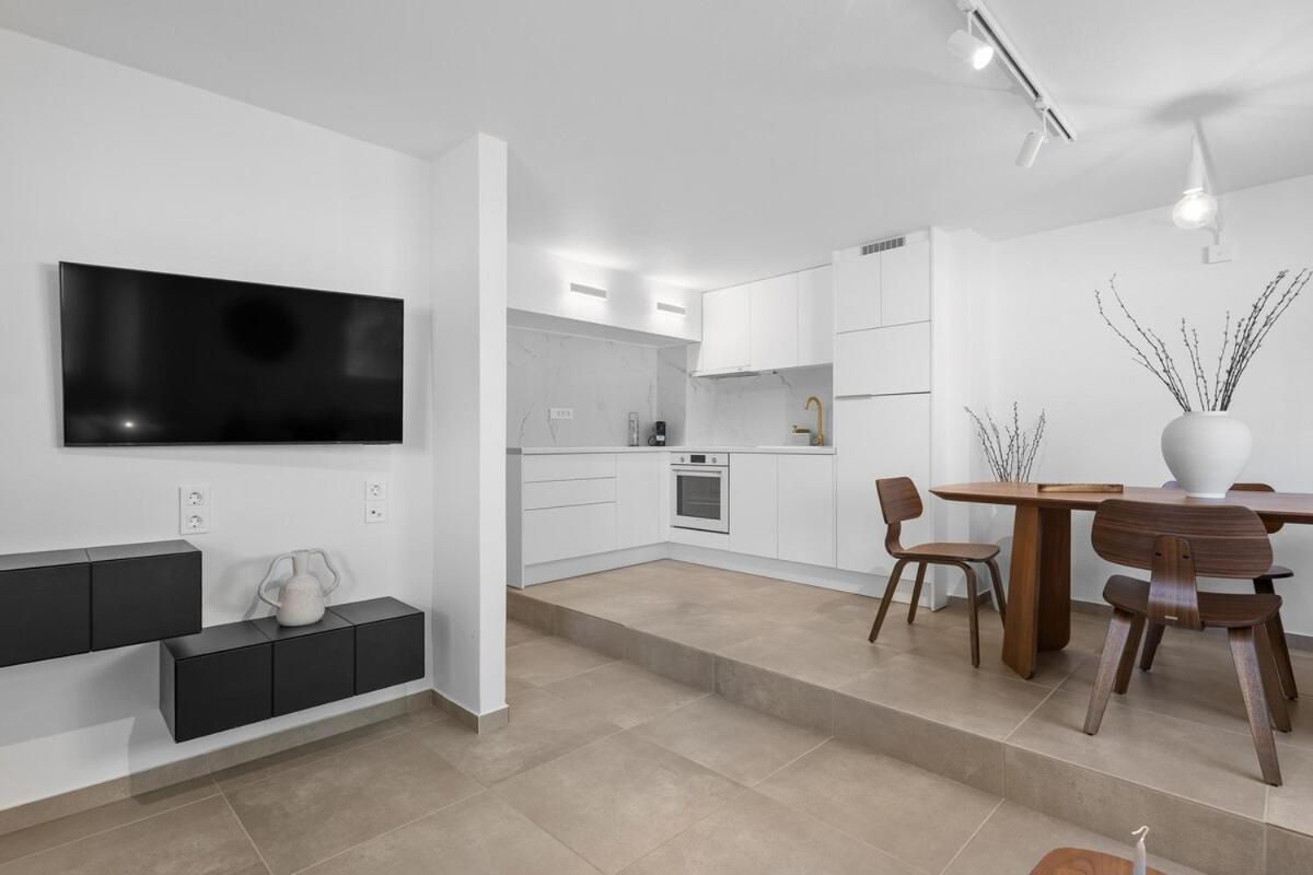 6622 Luxury With Shared Pool Apartment