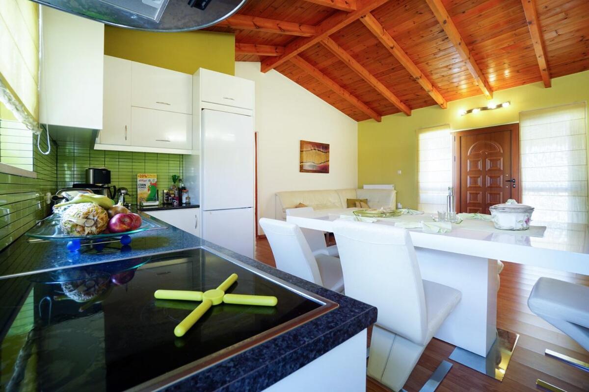 Penthouse Apartment *
