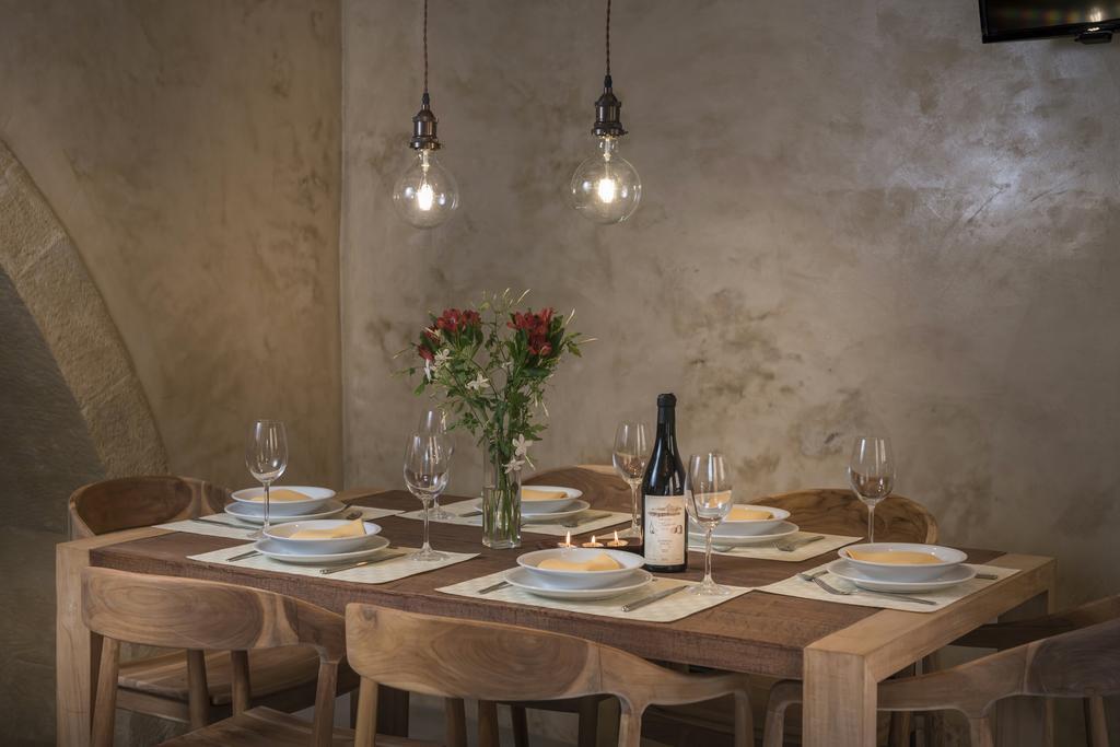 Neoria Houses