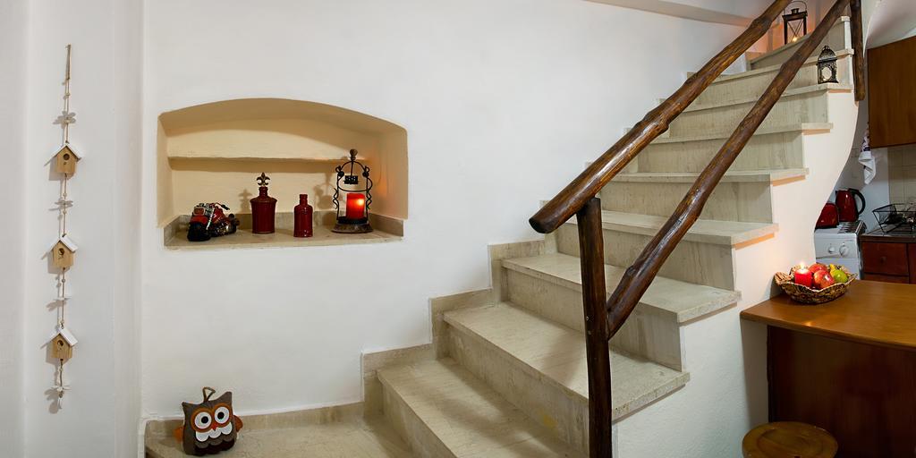Amyrsa's House Of Character *