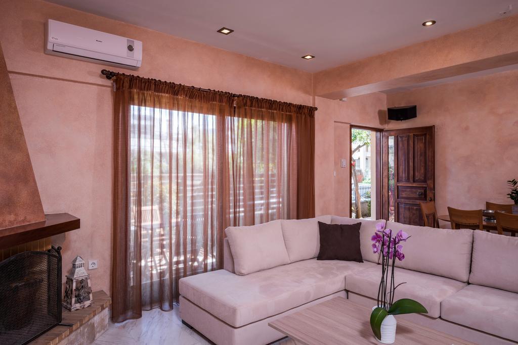 Meni's Apartment