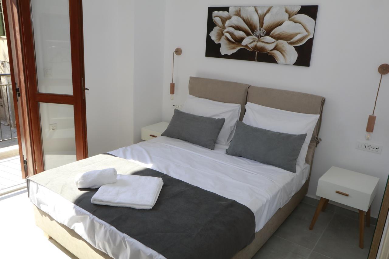 Deluxe 3* Chania (Crete)