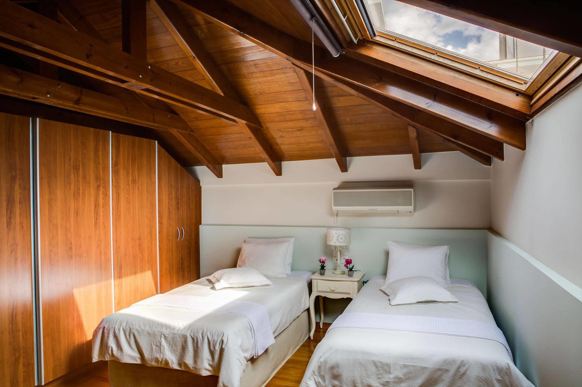 Thia Maria Apartment *