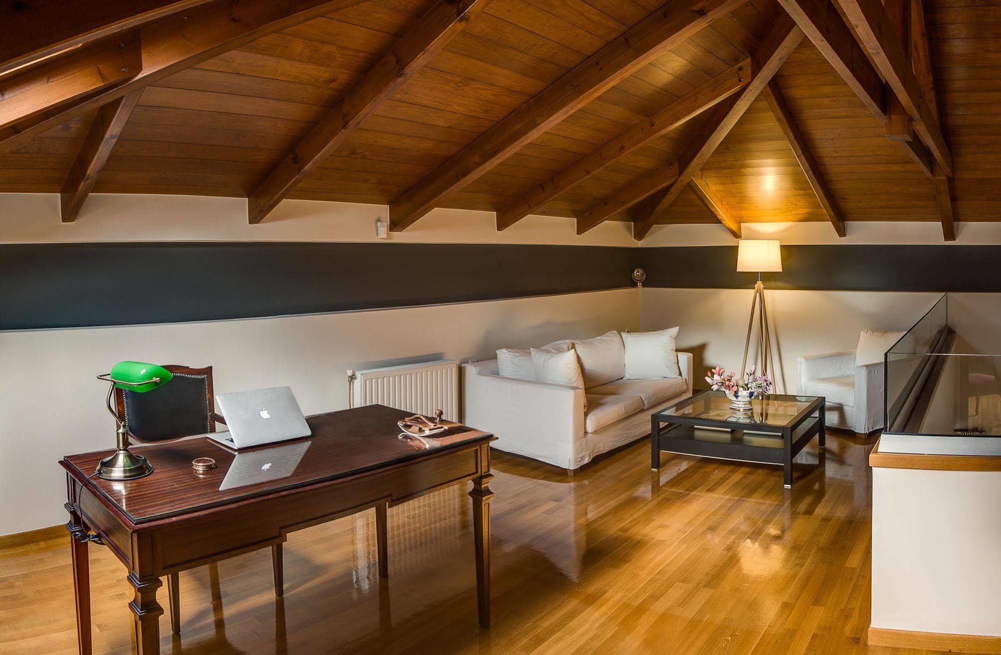 Thia Maria Apartment *
