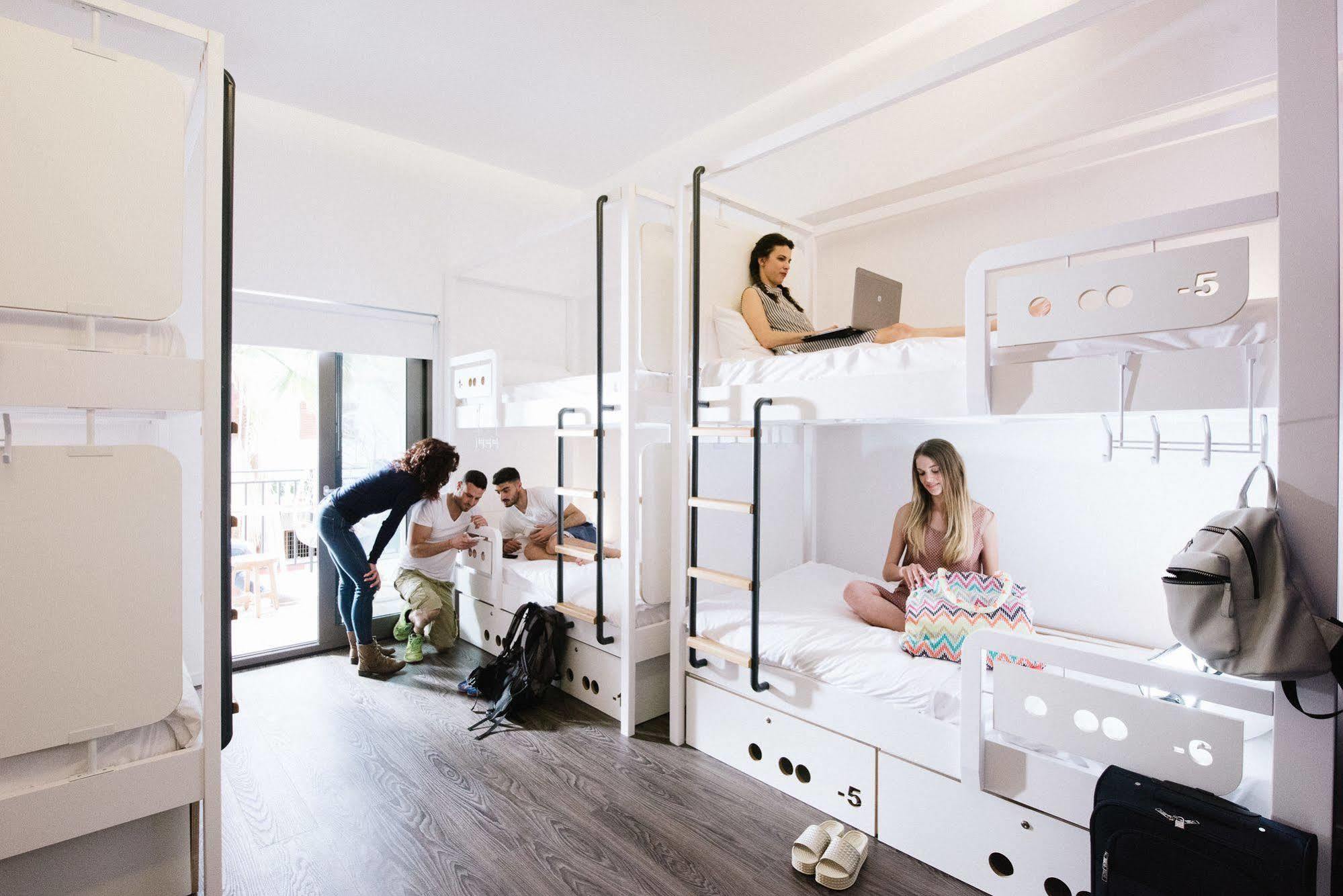 Cocoon Hostel *